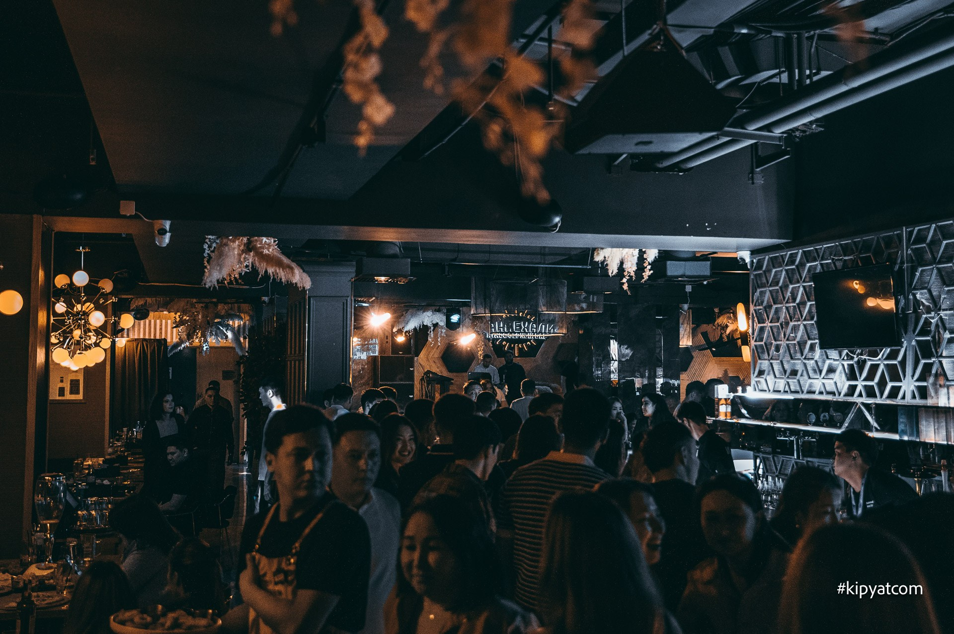 Панаехали бц Москва. Астана Кипятком