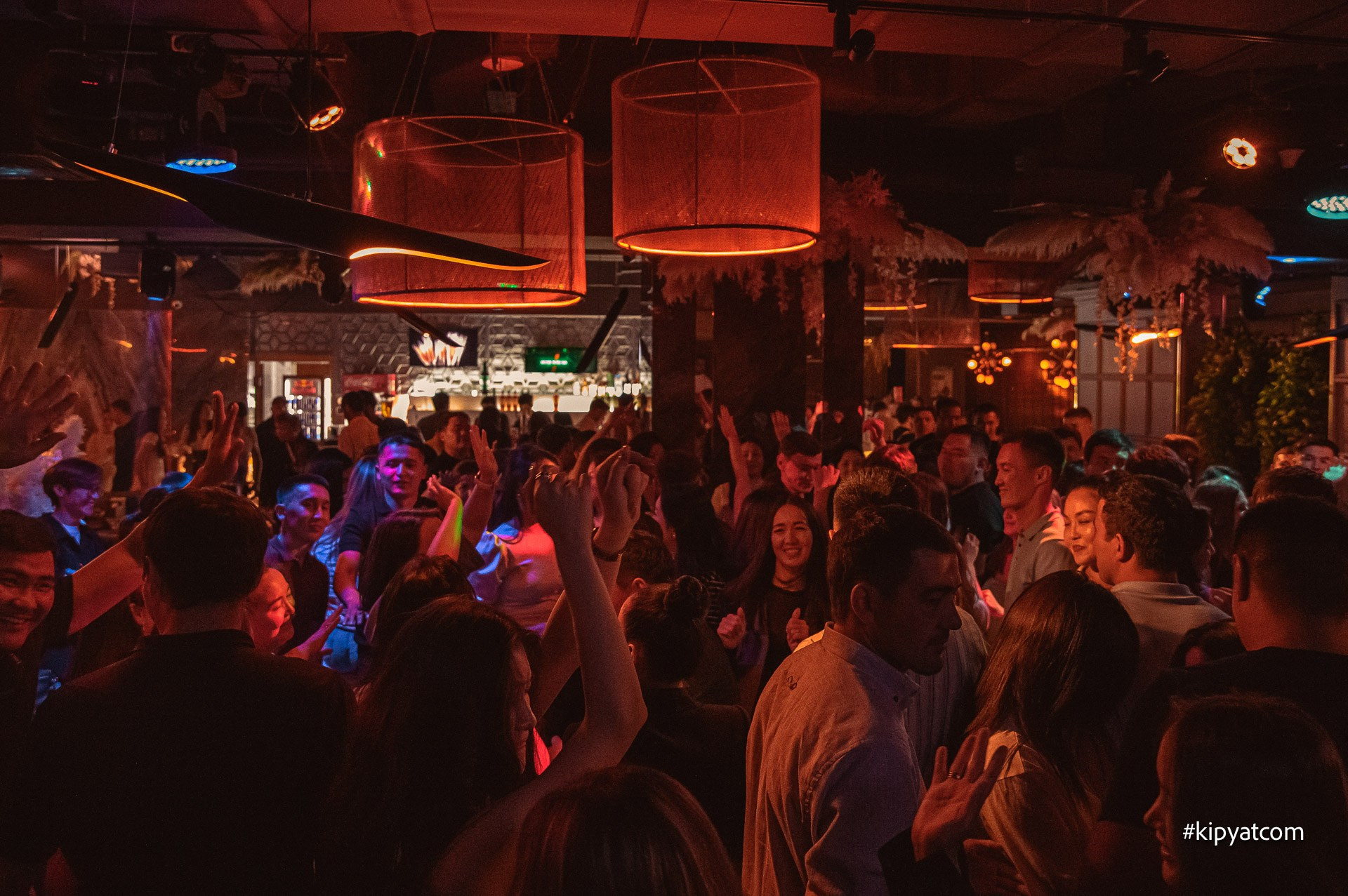 Панаехали бц Москва. Астана Кипятком