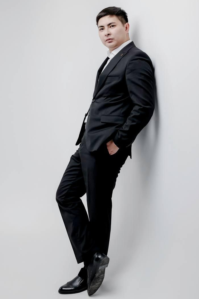 CONTACTS. FOLLOW ME ON INSTAGRAM