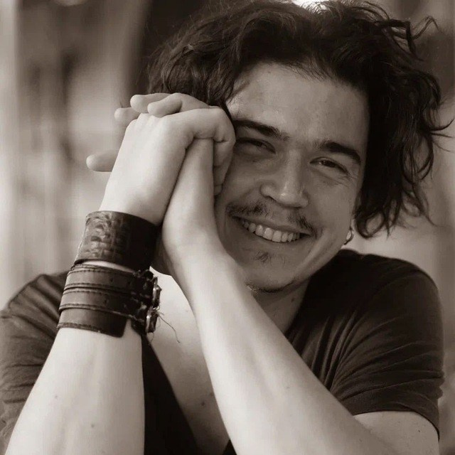 Контакты. Авторские выпускные альбомы для детских садов, начальной и старшей школы в Москве и московской области