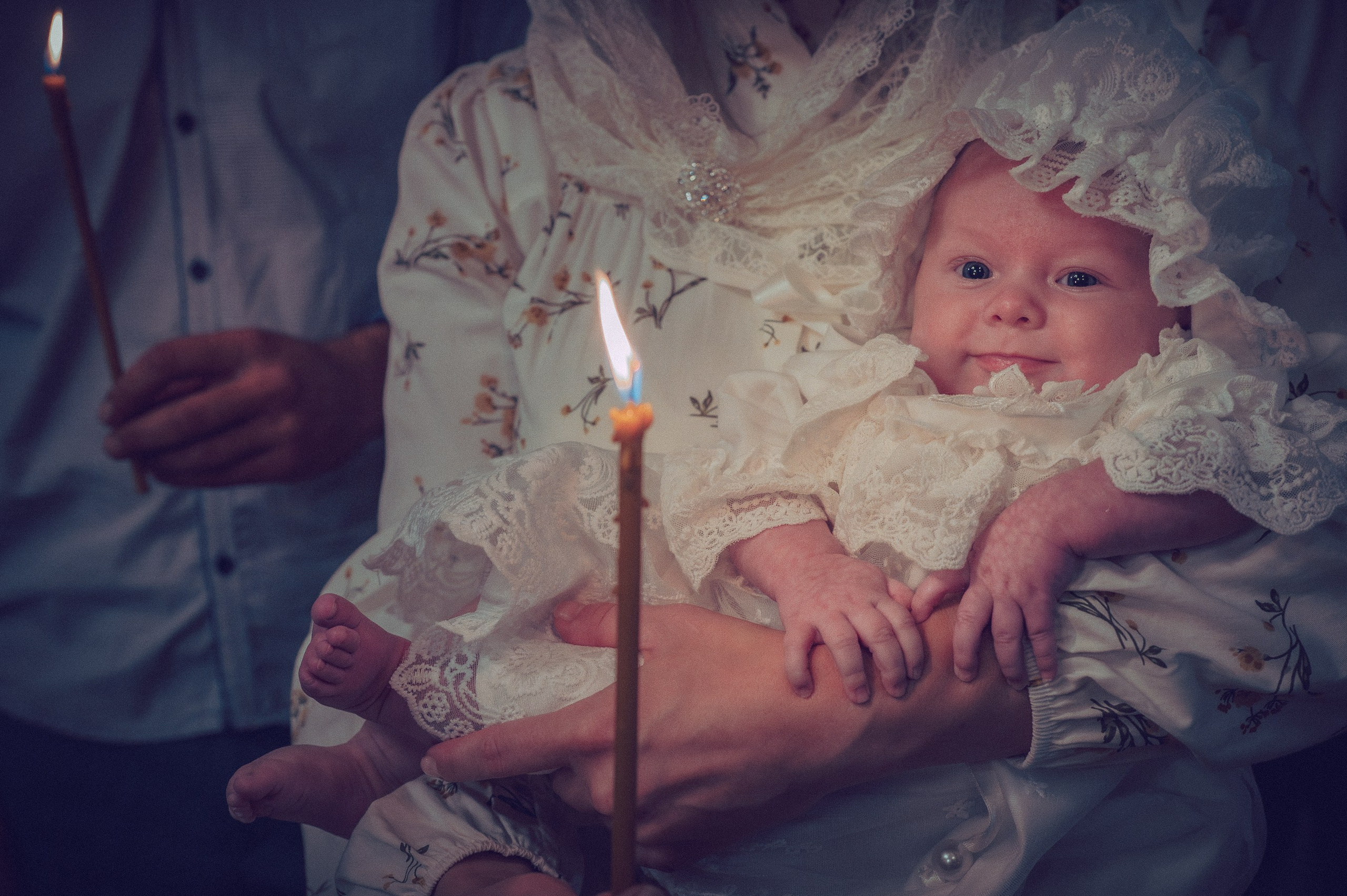 Кадр крещения ребёнка в храме Одинцово, фотограф Каримов