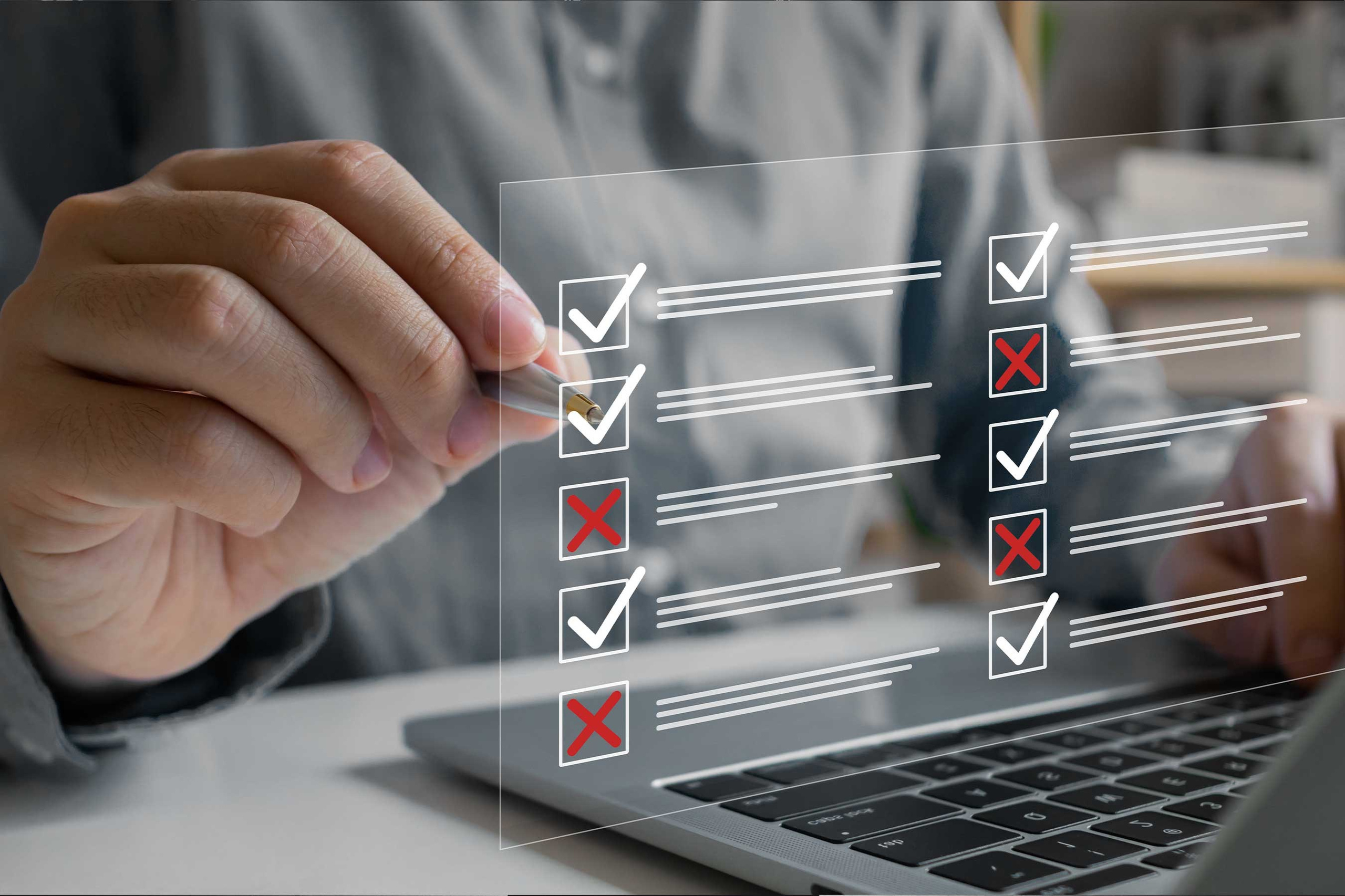 Аудит видеоконтента: чек-лист проверок на ноутбуке