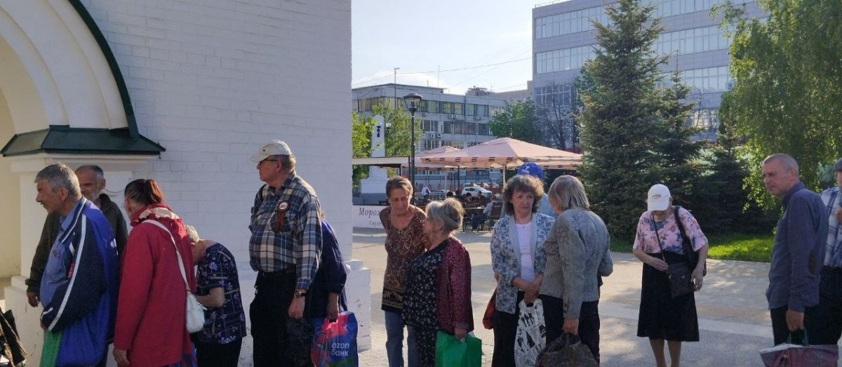 Продолжается помощь малоимущим бесплатными обедами и продуктами. Северное благочиние Саратовской епархии