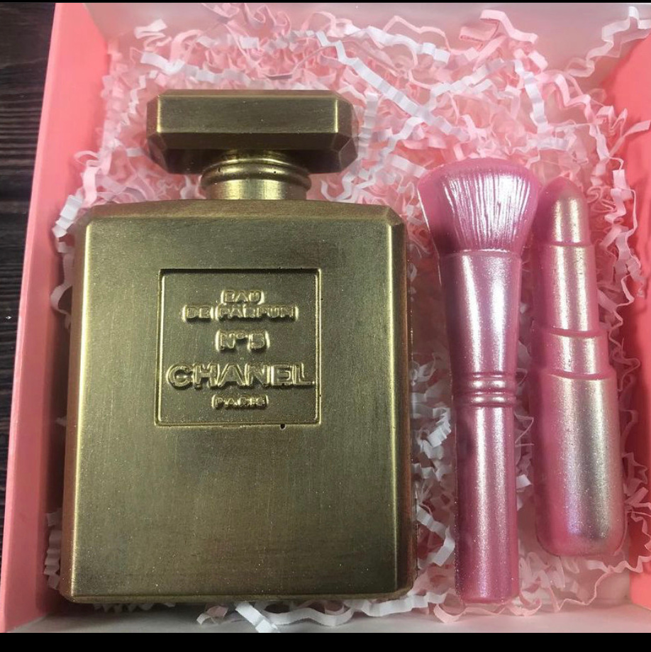 Фантазийный шоколад Сургут. Клубника в шоколаде в Сургуте