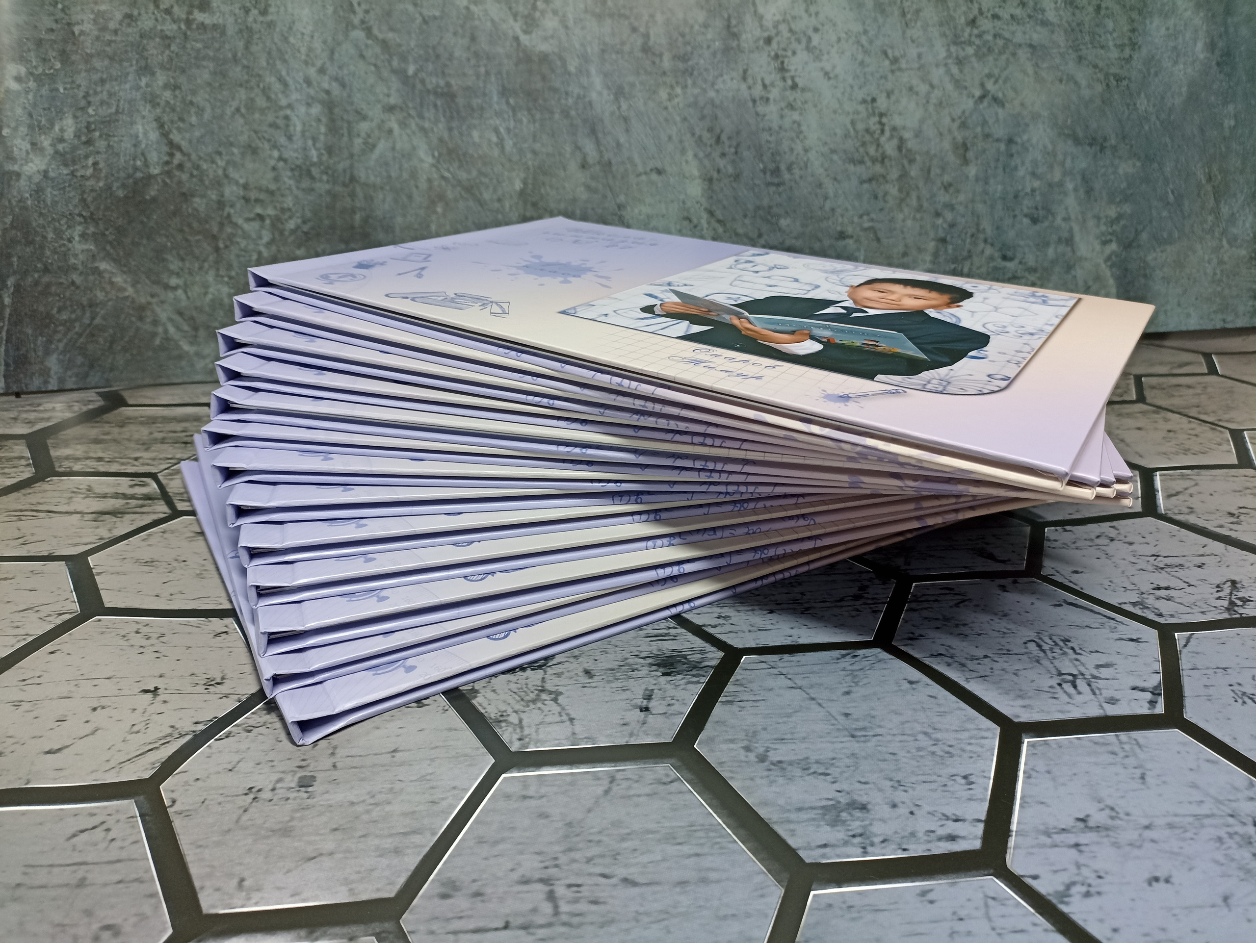 Фотокнига «Школьная тетрадь». Детский фотограф в Алматы, виньетки, выпускной альбом Алматы