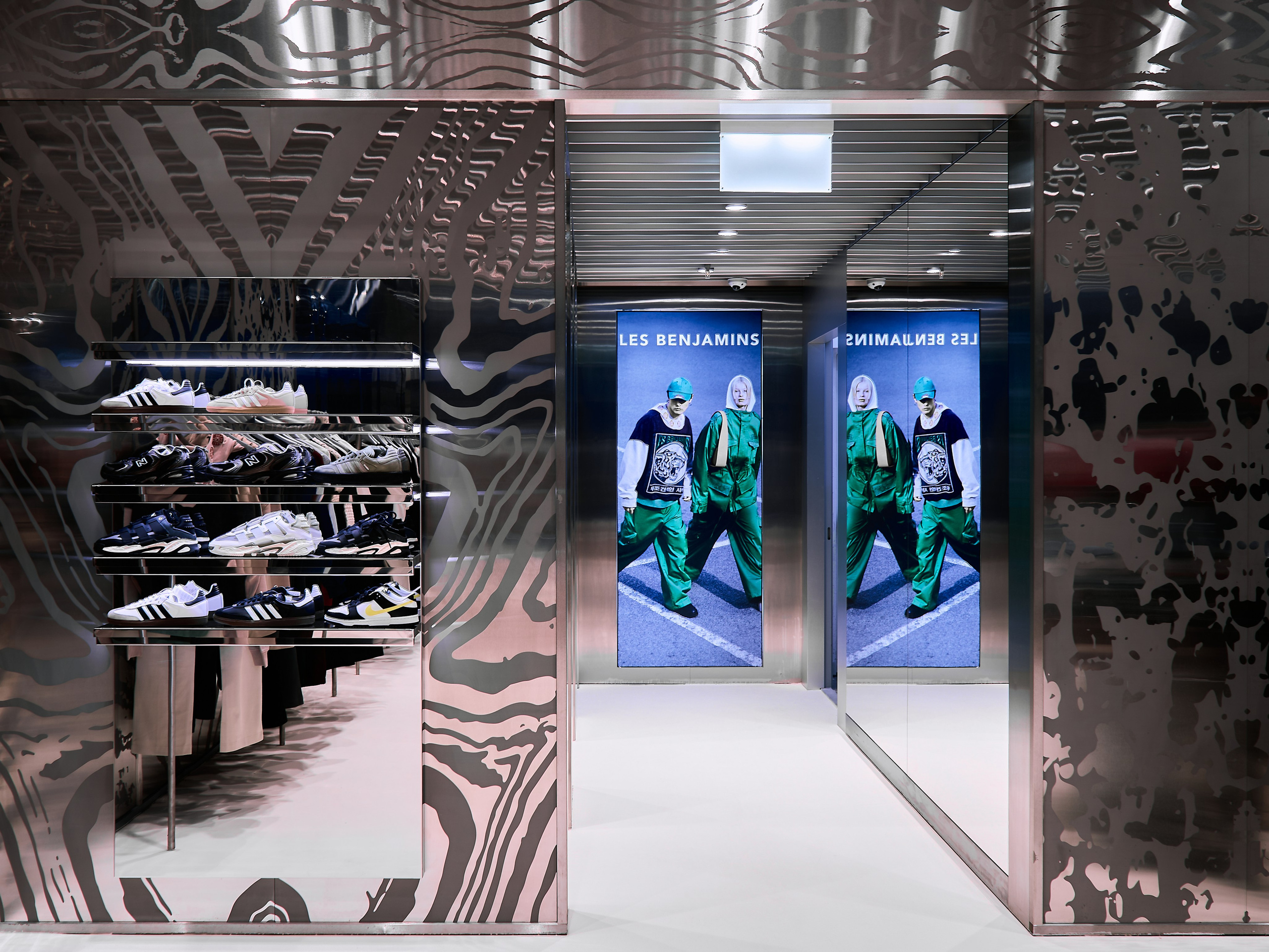 Минималистичный дизайн магазина одежды, проект Symmetry Construction.