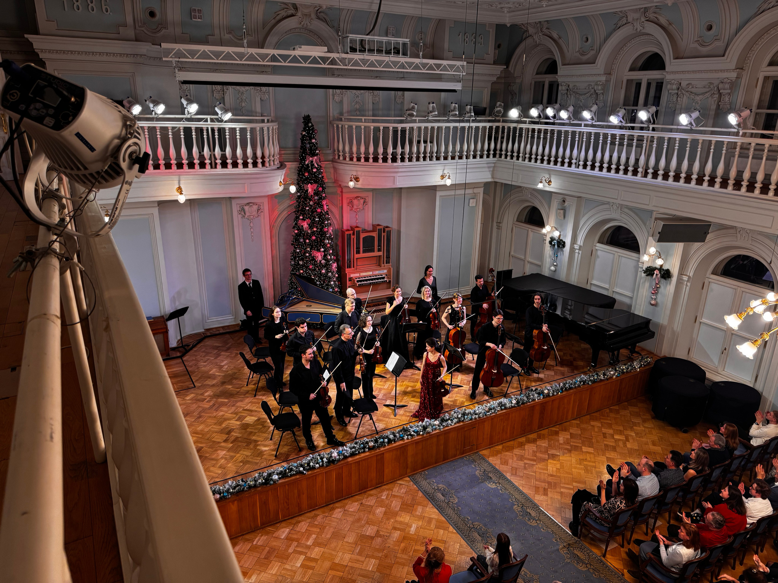 Инструментальный ансамбль «I Fiori». Скрипачка Анна Савкина