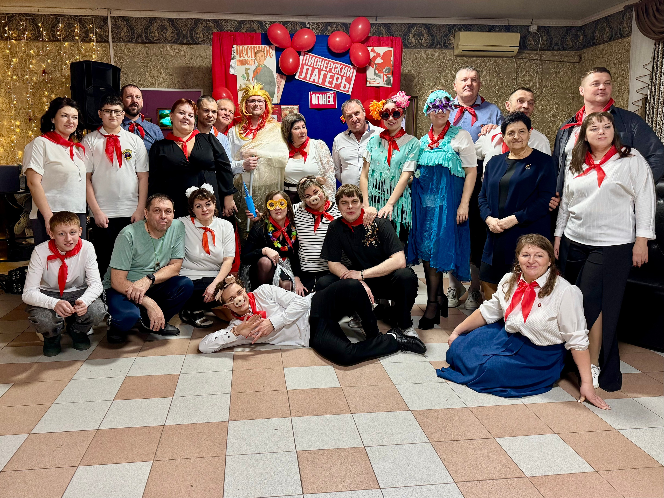 Ктошагает дружно в ряд ,пионерский наш отряд! семикаракорск гуляет по звуки пионерского горна