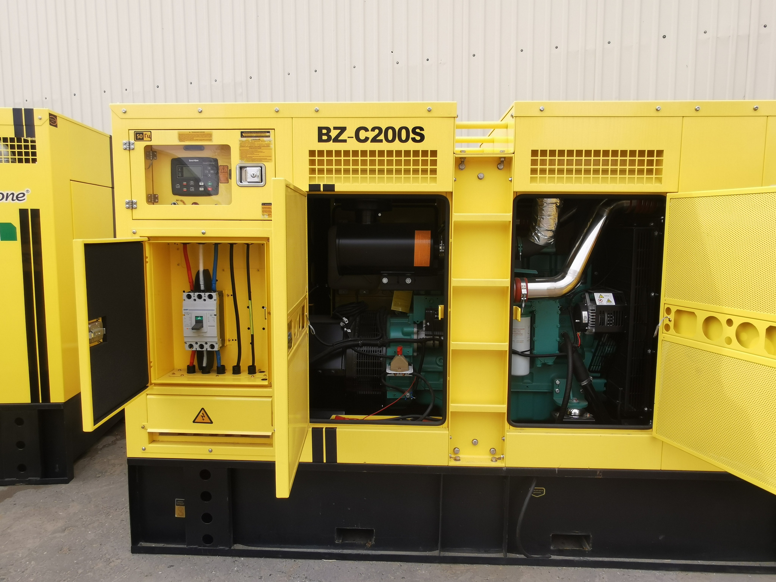 Дизель-генераторная установка марки Beezone с двигателем Cummins. Продажа надежной спецтехники от компании СТИ в г. Новосибирск