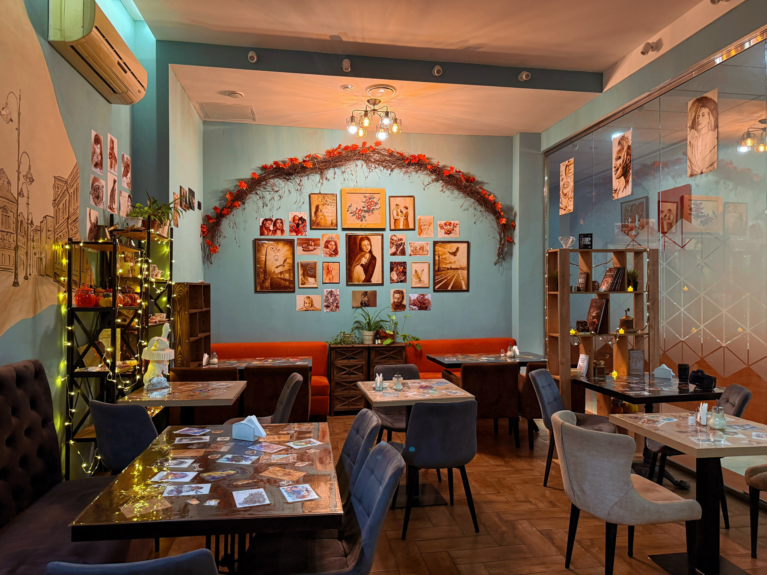 О кофейне. Первый в мире музей кофеграфии. Арт-кафе «Музей»