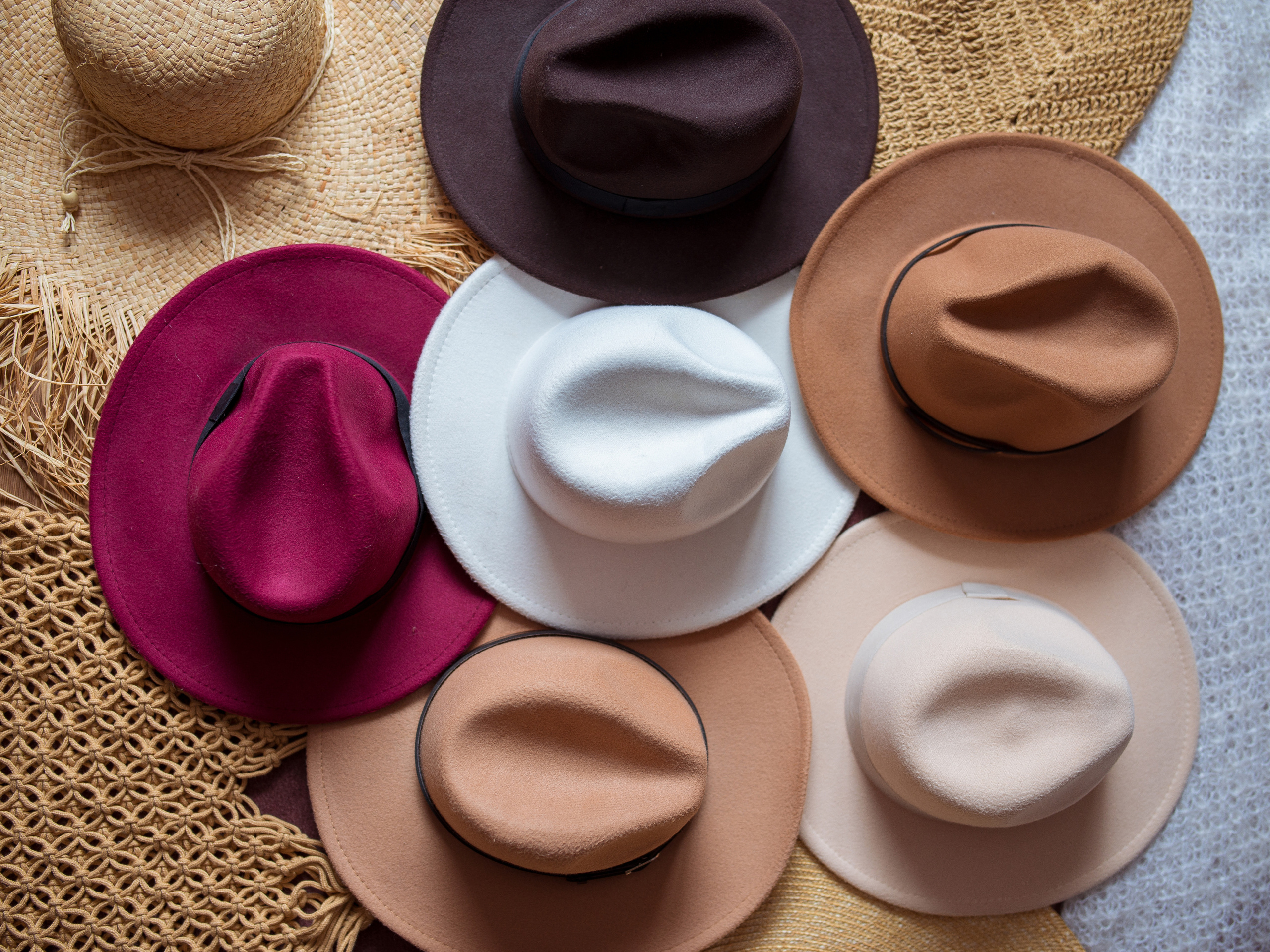 Прокат стильных фетровых шляпок в Севастополе, для своих фотосессий я предоставляю их бесплатно по запросу