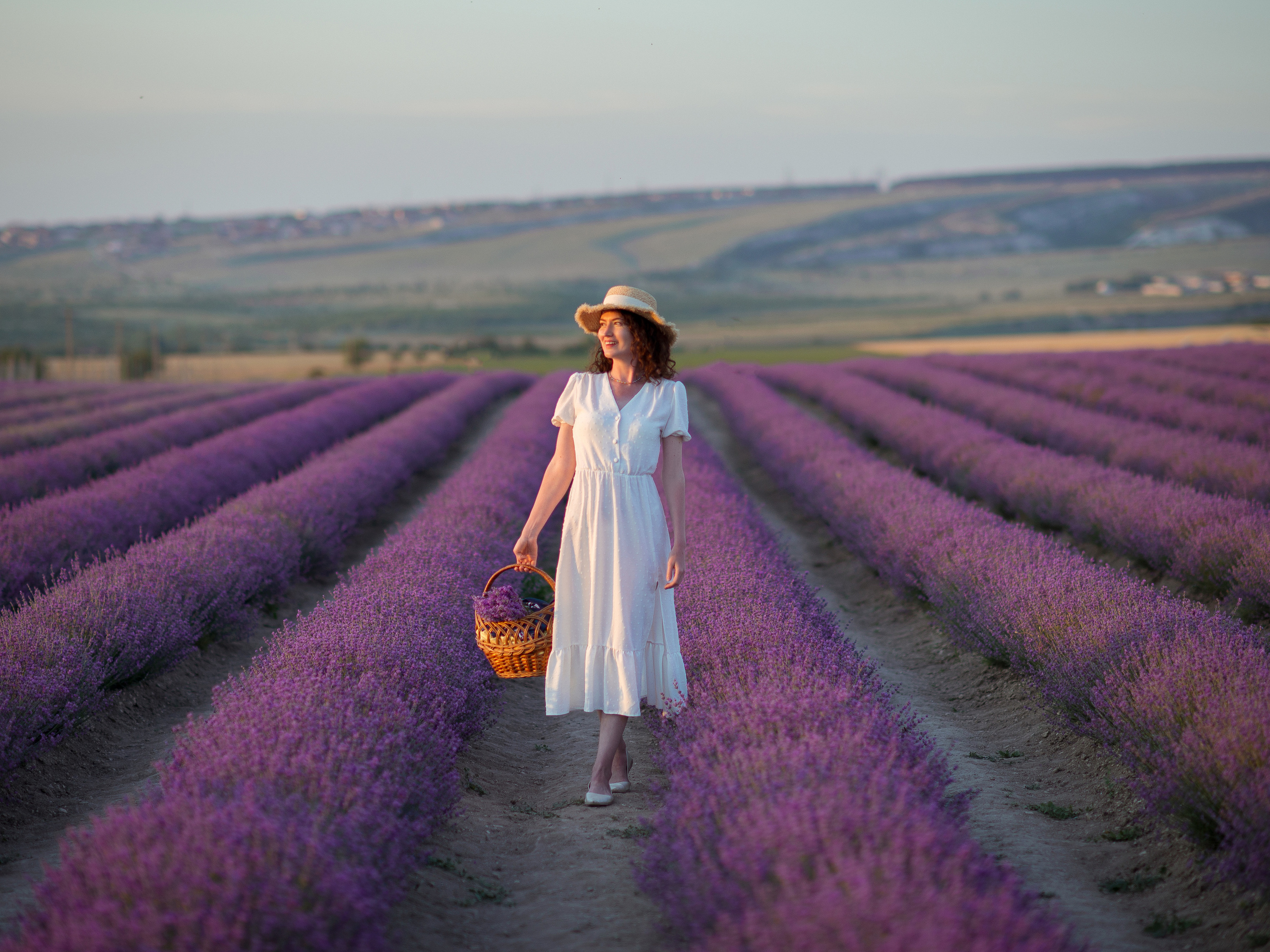 стоимость фотосессии на лавандовом поле в Крыму у фотографа Погребняк Александры