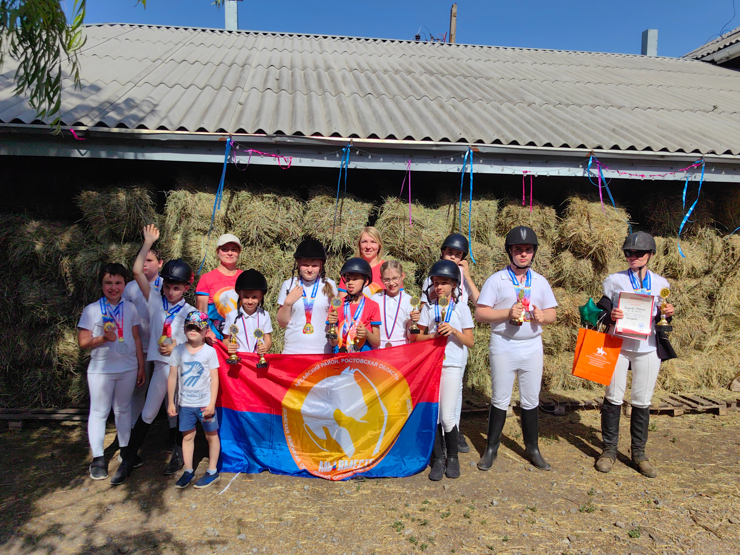Второй год подряд наша команда по адаптивной верховой езде принимает участие в открытом чемпионате ипервенстве города Таганрогапо паралимпийскому и специальному конного спорту на базе Казачьего-конного центра "Атаман". Конный Казачий Центр "Атаман" г. Таганрога 