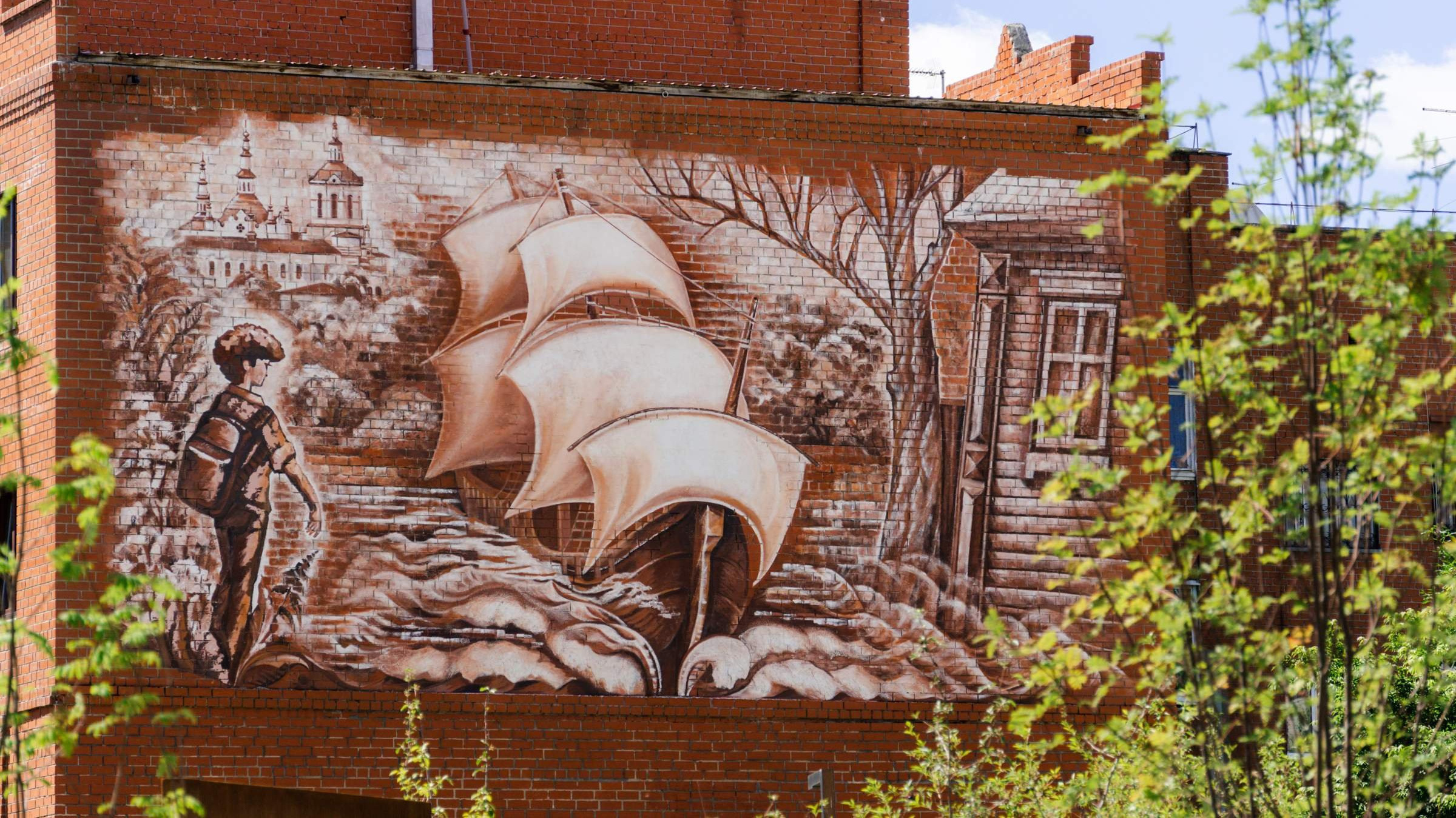 Сквер Владислава Крапивина в центре Тюмени