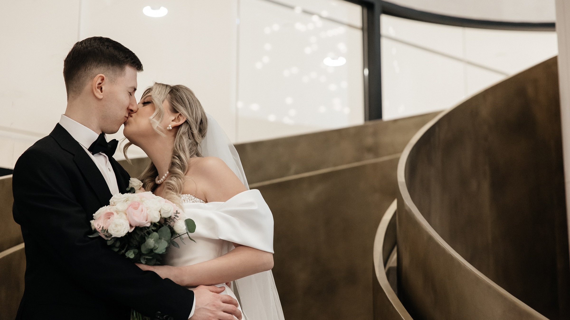 Выбрать лучшие гостиницы и отели на свадьбу для утра невесты в Москве. Свадебный фотограф в Москве Элина Ларченкова. Фото, которые цепляют