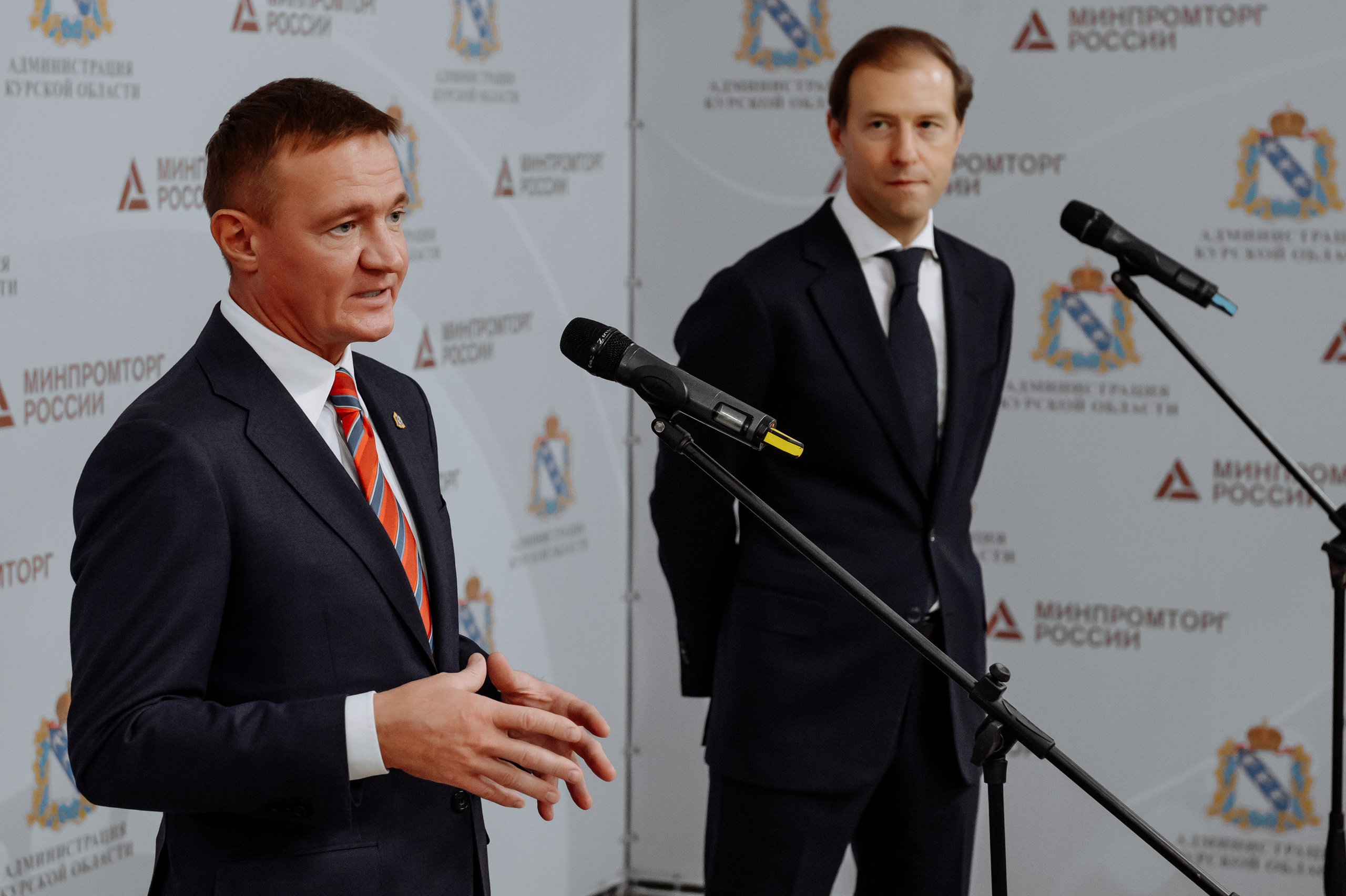 Визит министра промышленности и торговли на завод КЭАЗ. Репортажный и свадебный фотограф в Курске Борис Захарчук