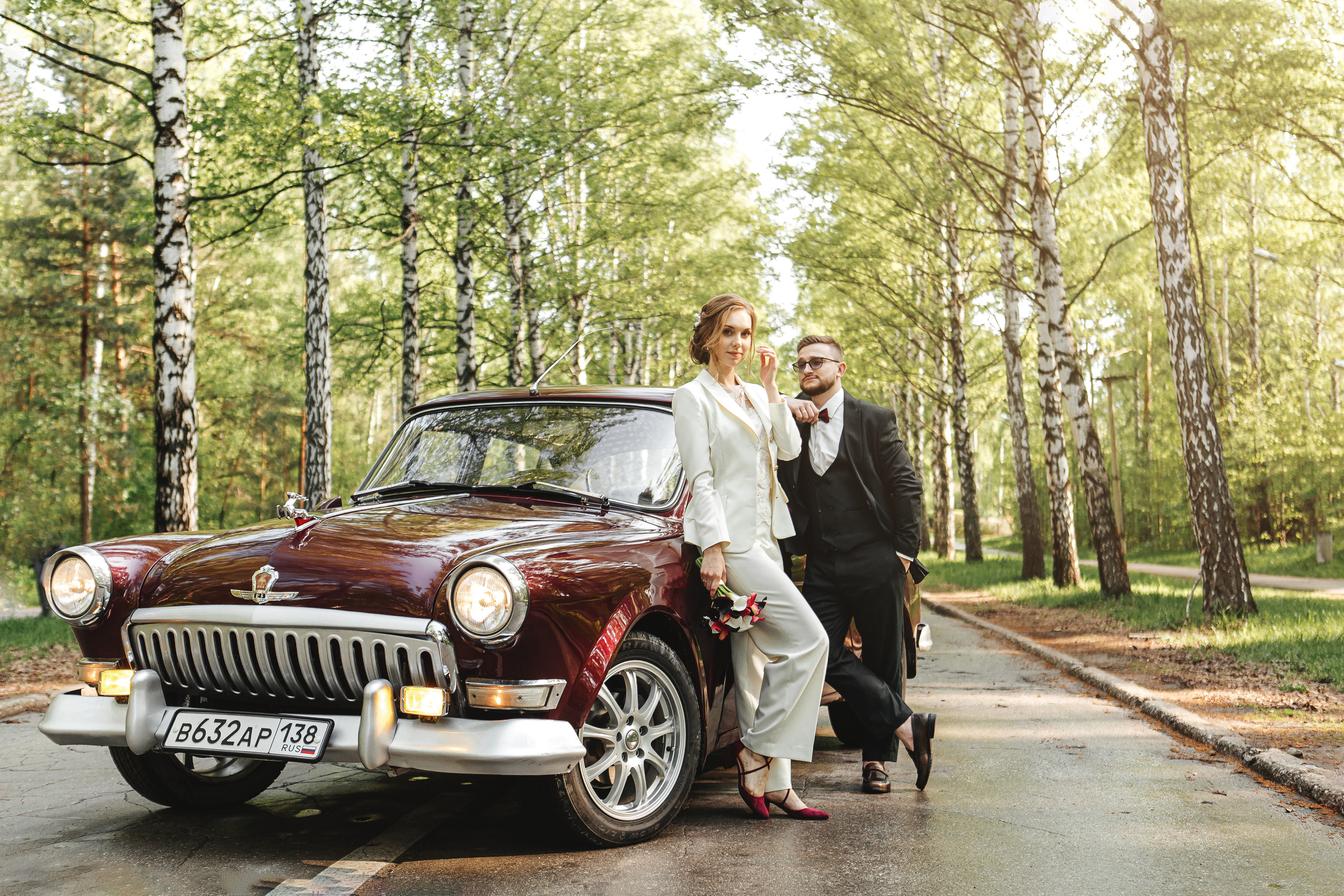 Выбор транспорта в свадебный день. Кадочников Михаил фотограф Новосибирск