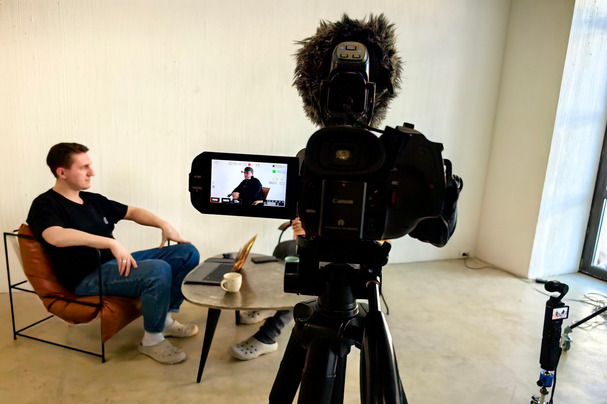 Услуги фото- и видеостудии в Ярославле | The One — полный спектр съёмки и монтажа. Фото и видеосъёмка в Ярославле | Студия The One — от 2500 ₽/час