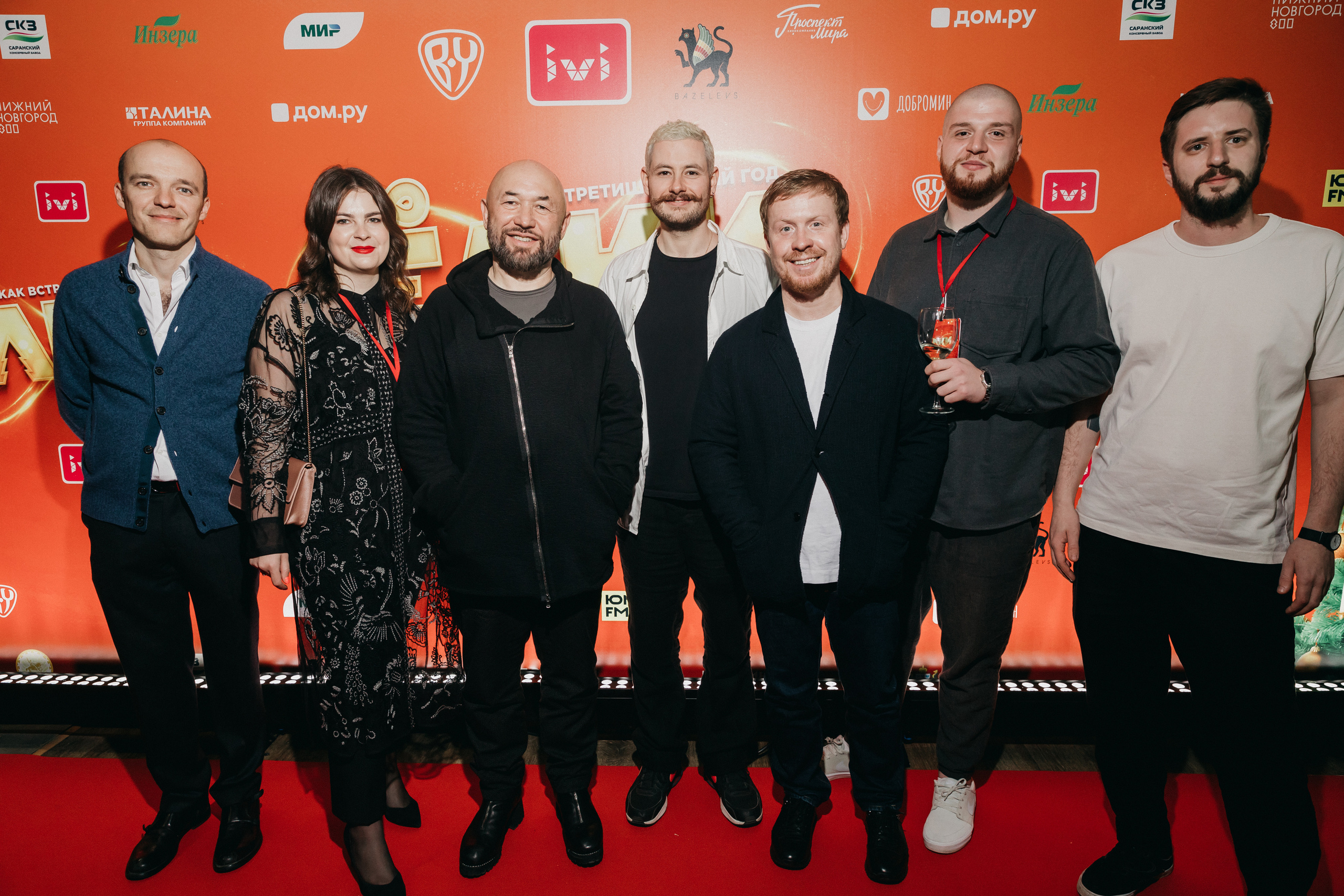 Съемочная группа «Ёлки 8» на премьере фильма «Ёлки 8» в Arbat Hall в Москве