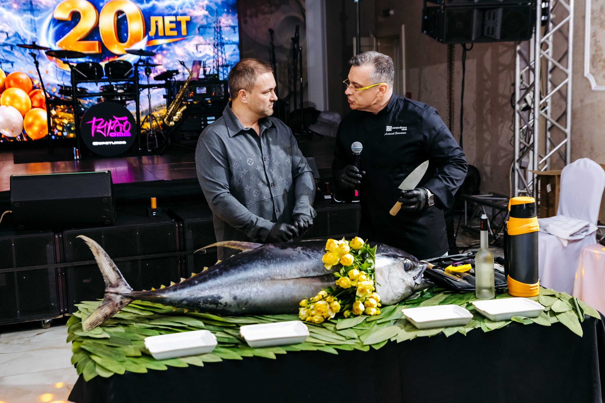 Снимок вечернего Невинномысска, освещенного огнями и наполненного атмосферой уюта