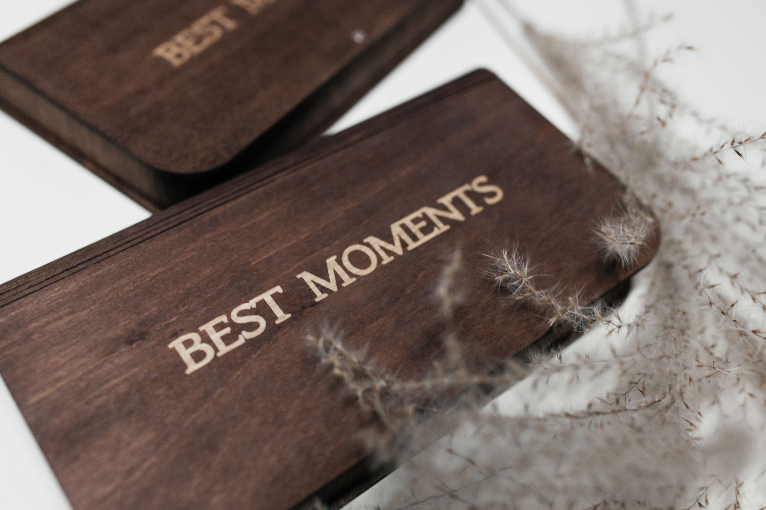 Деревянная шкатулка с фотографиями. Семейный и портретный фотограф в Новосибирске Мария Хлебус