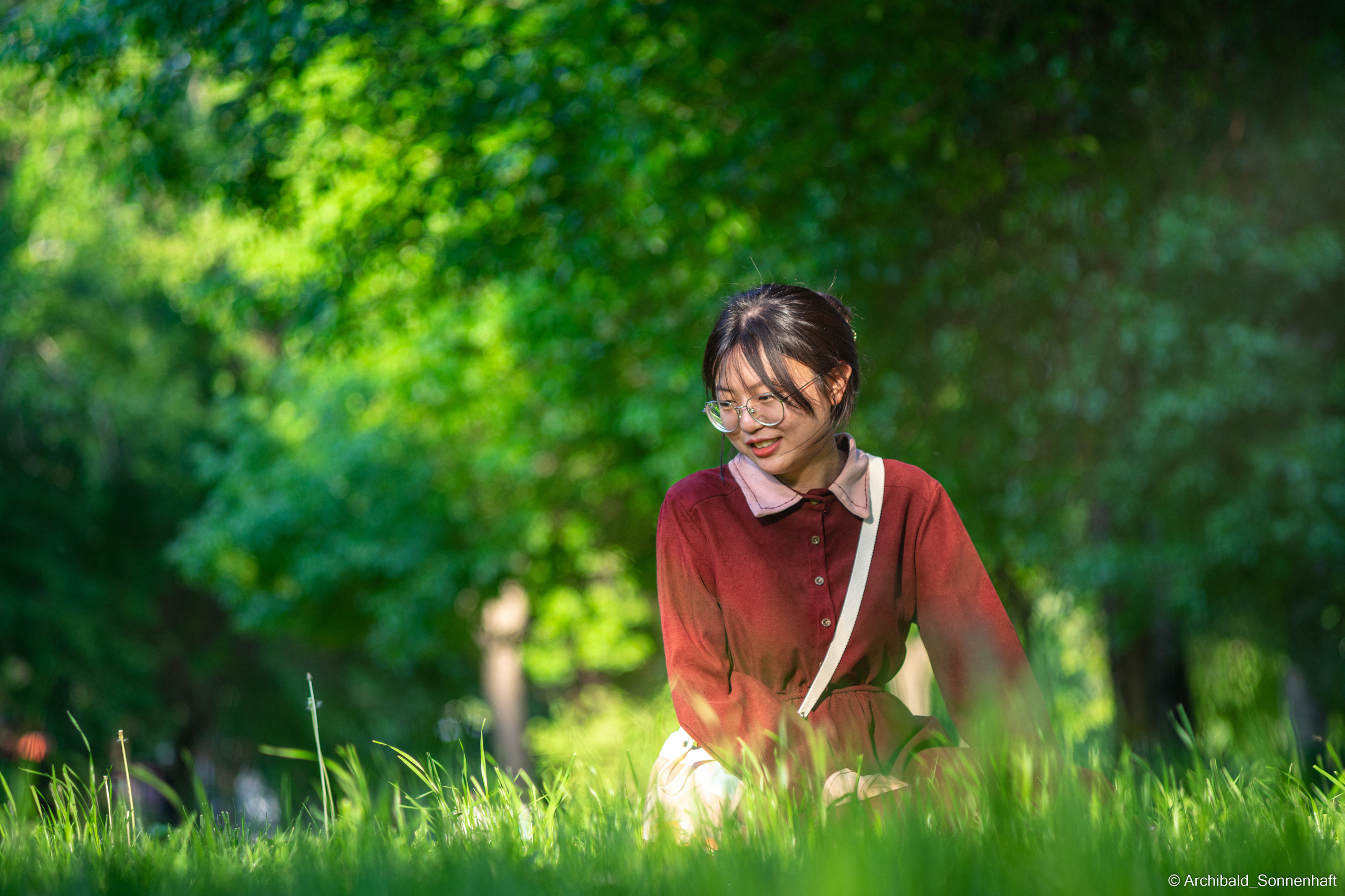 Walking in TJU on the first of May. Photographer in Guangzhou, China. Archibald Sonnenhaft