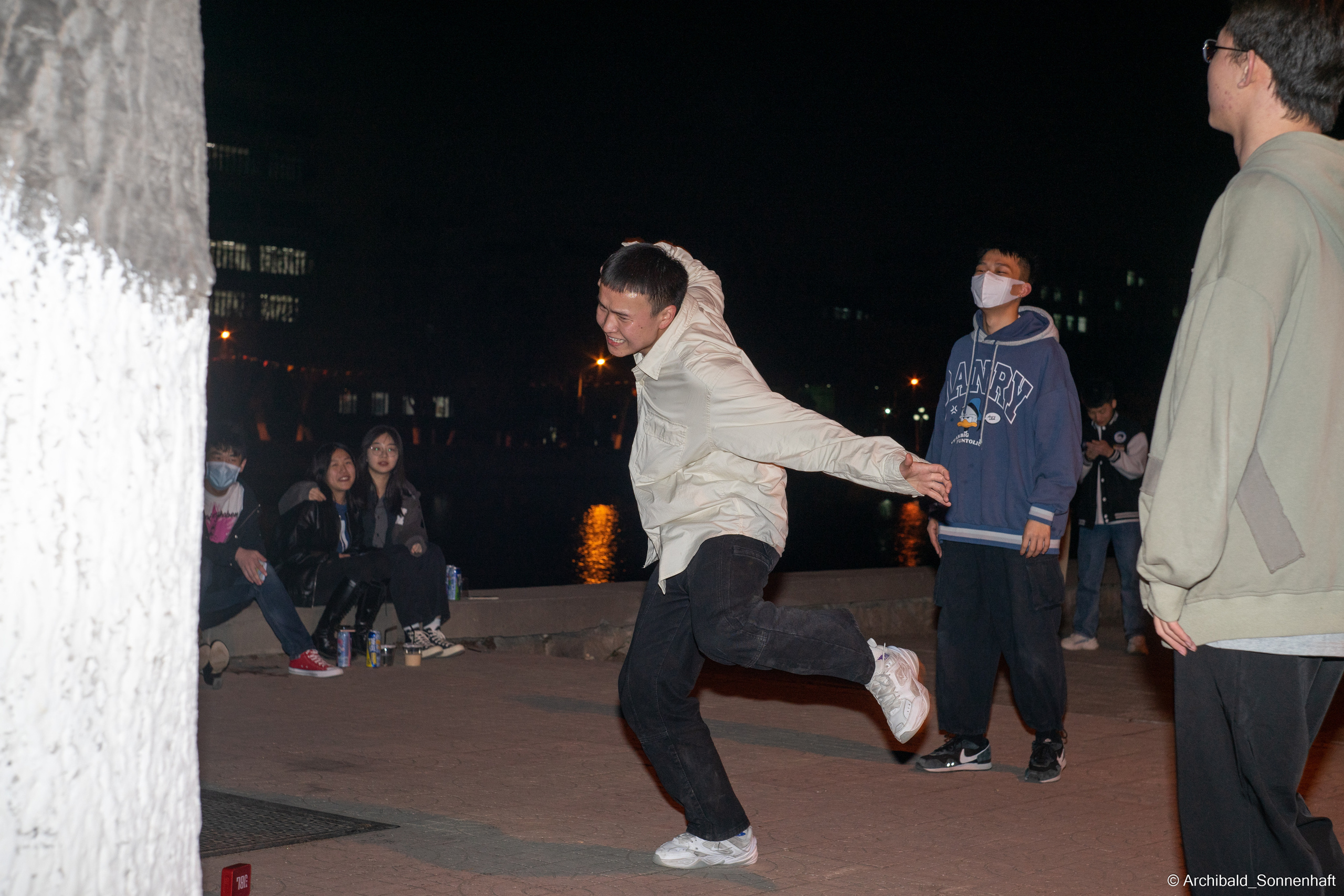 Evening walk around TJU. Photographer in Guangzhou, China. Archibald Sonnenhaft