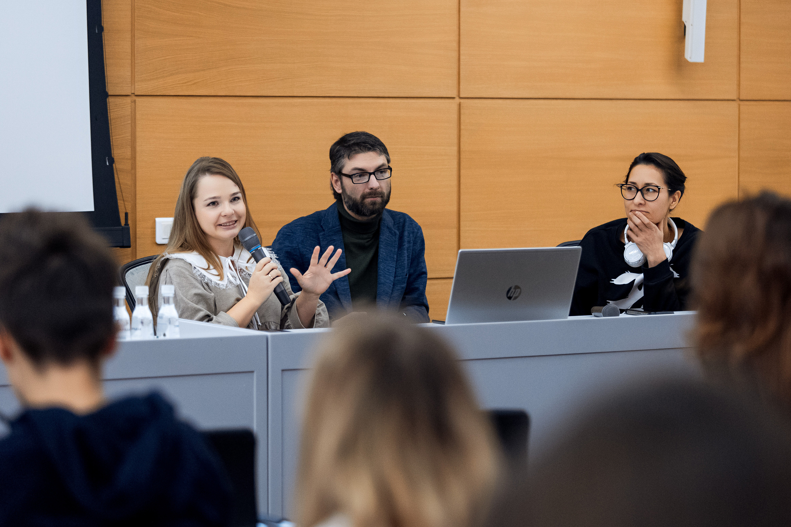 Olga Mikhalchuk performed with an artist-talk in Zaryadye Mediacenter. Olga Mikhalchuk, visual artist