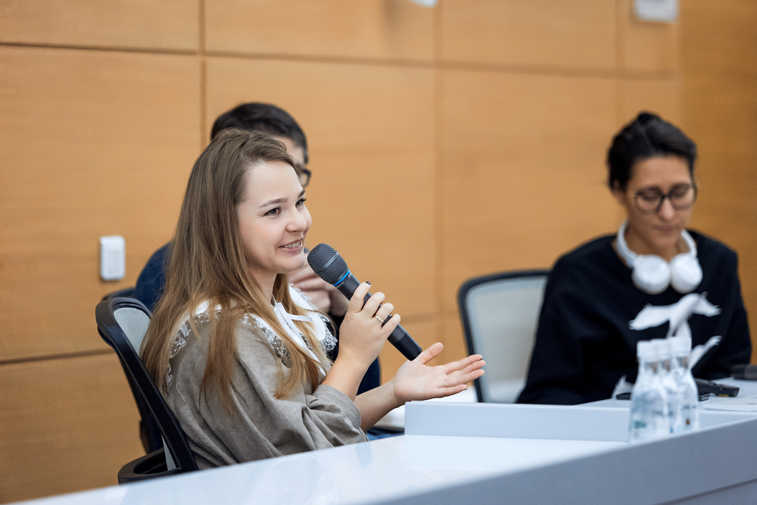 Olga Mikhalchuk performed with an artist-talk in Zaryadye Mediacenter. Olga Mikhalchuk, visual artist