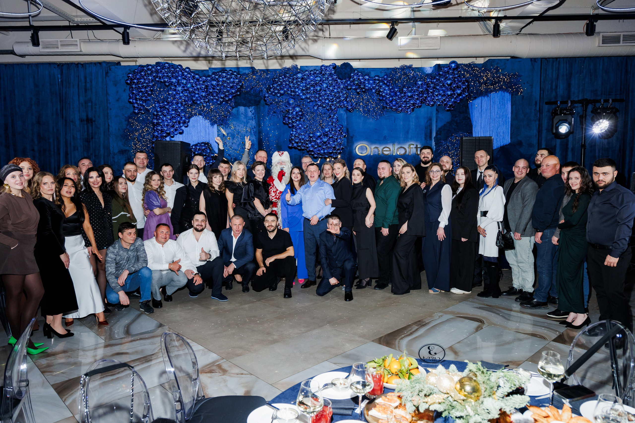 Профессиональная фотосъемка корпоратива на Новый год в ресторане