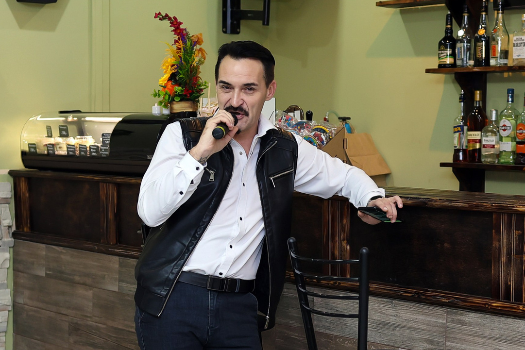 Диджей + караоке (ск). НаВеселе…)) Тамада (Ведущий) в Туле! Юбилеи, Свадьбы, Корпоративы! Ростовые куклы! И всё необходимое для Вашего Праздника!