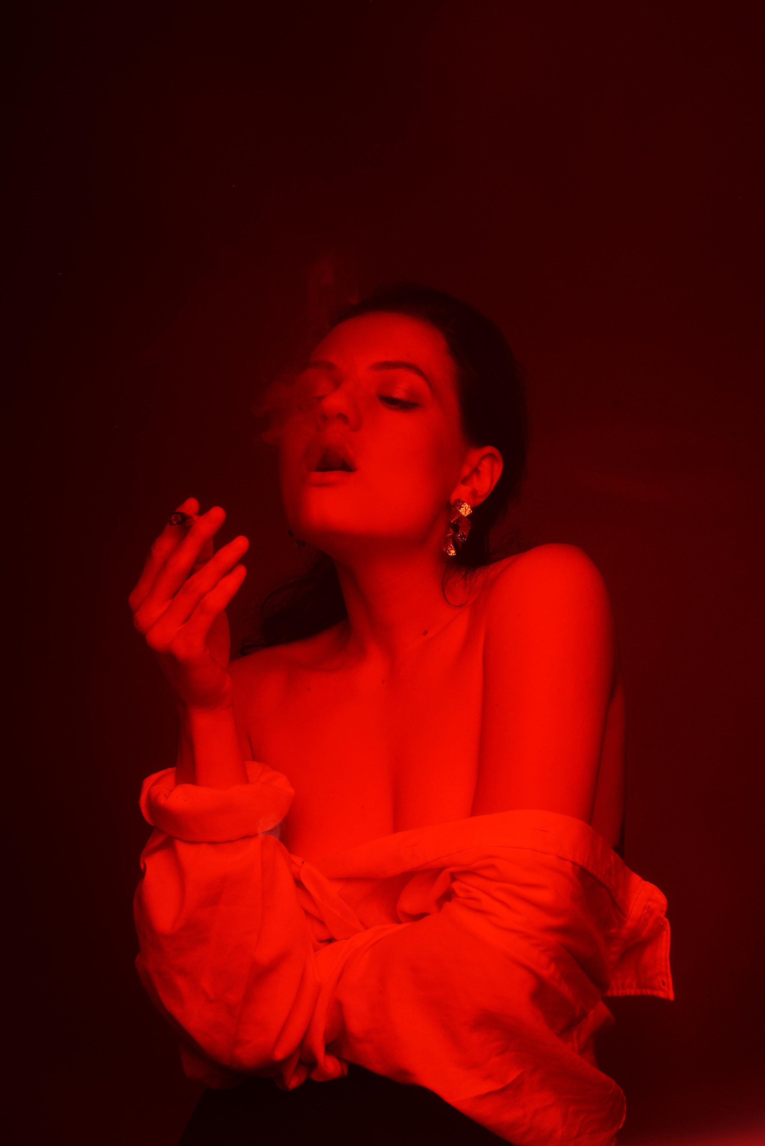 Contacts. Alyona Pukhanova — photographer, stylist, 3d designer, artist — Tbilisi, Georgia