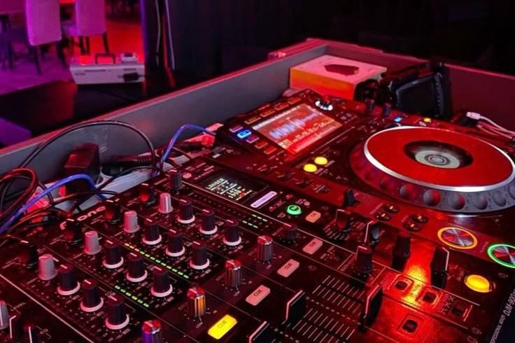 Диджей. Izmailov loft