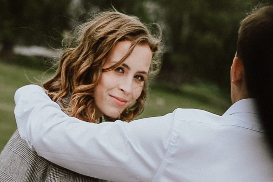 свадебный фотограф Москва, дождь на свадьбе фотография счастливой невесты