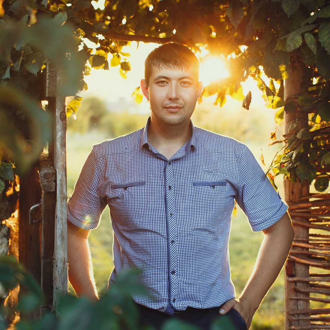 Привет! Меня зовут Стас, я фотограф📷. Фотографирую в разных жанрах, таких как:✅Свадебная фотосессия✅Бизнес-портрет✅Индивидуальная портретная фотосессия✅Фотосессия "Love Story"✅Семейная фотосессия✅Предметная фотосъёмка для маркетплейсов✅Репортажная фотосъёмка✅Фотосъёмка и вёрстка школьных альбомов