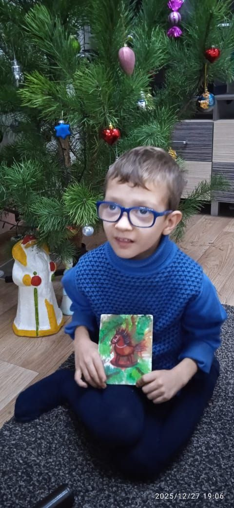 Новогодняя выставка рисунков детей. АНО «Центра социальных проектов «Путь в большой мир»