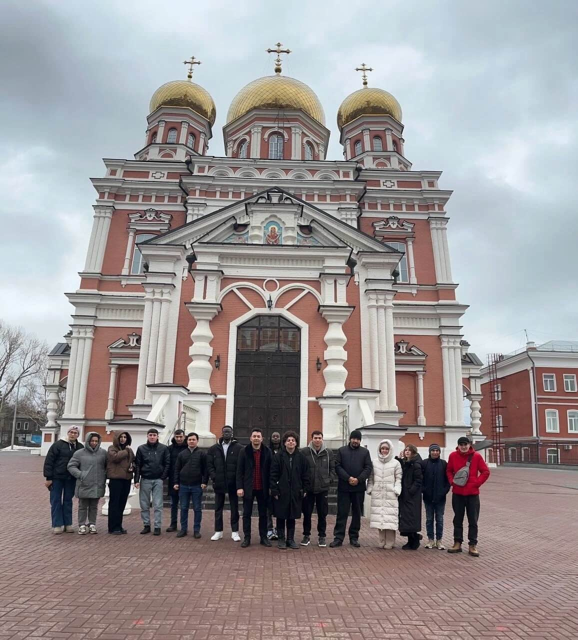 Настоятель Ильинского храма провел экскурсию для иностранных студентов. Северное благочиние Саратовской епархии
