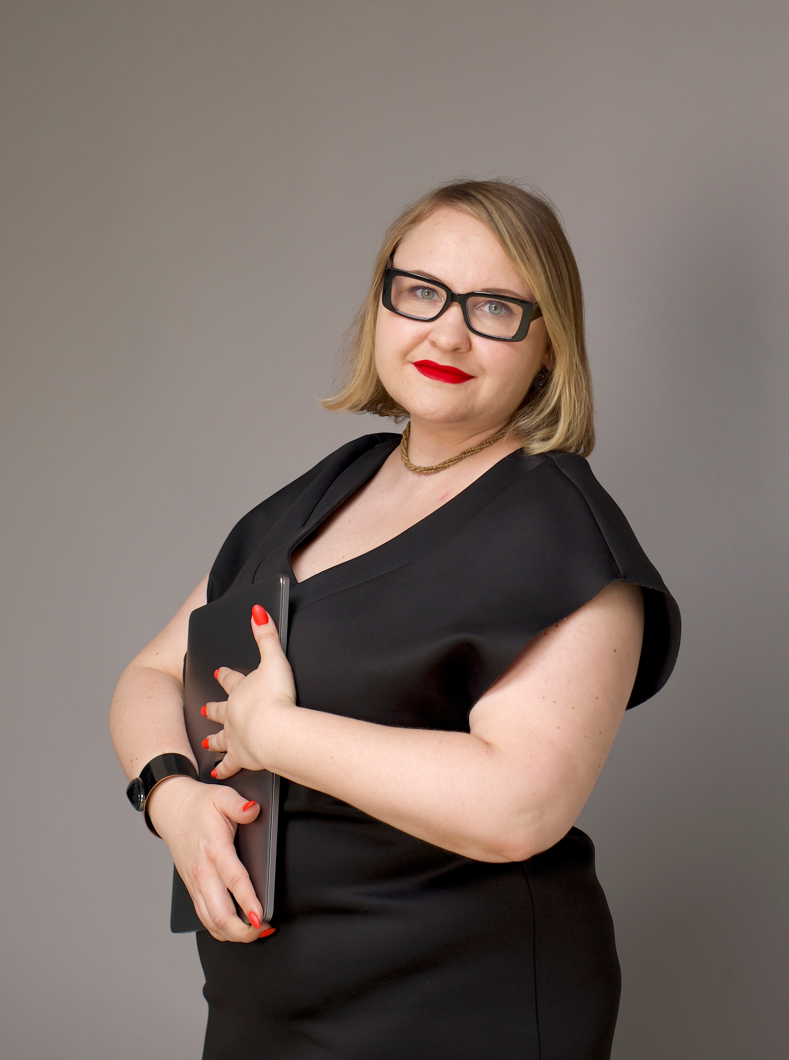 Привет, меня зовут Vikki фотограф с опытом более 7 лет