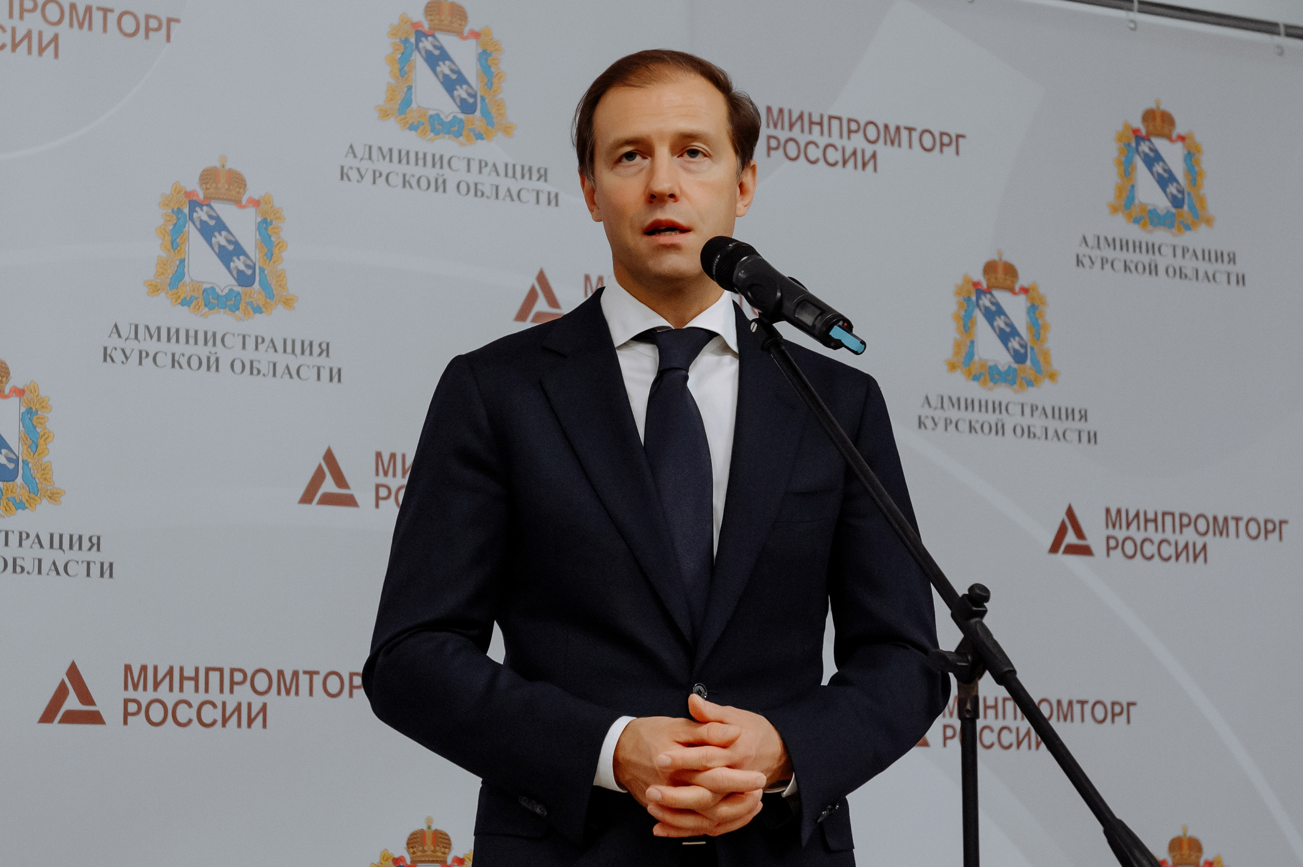 Визит министра промышленности и торговли на завод КЭАЗ. Репортажный и свадебный фотограф в Курске Борис Захарчук