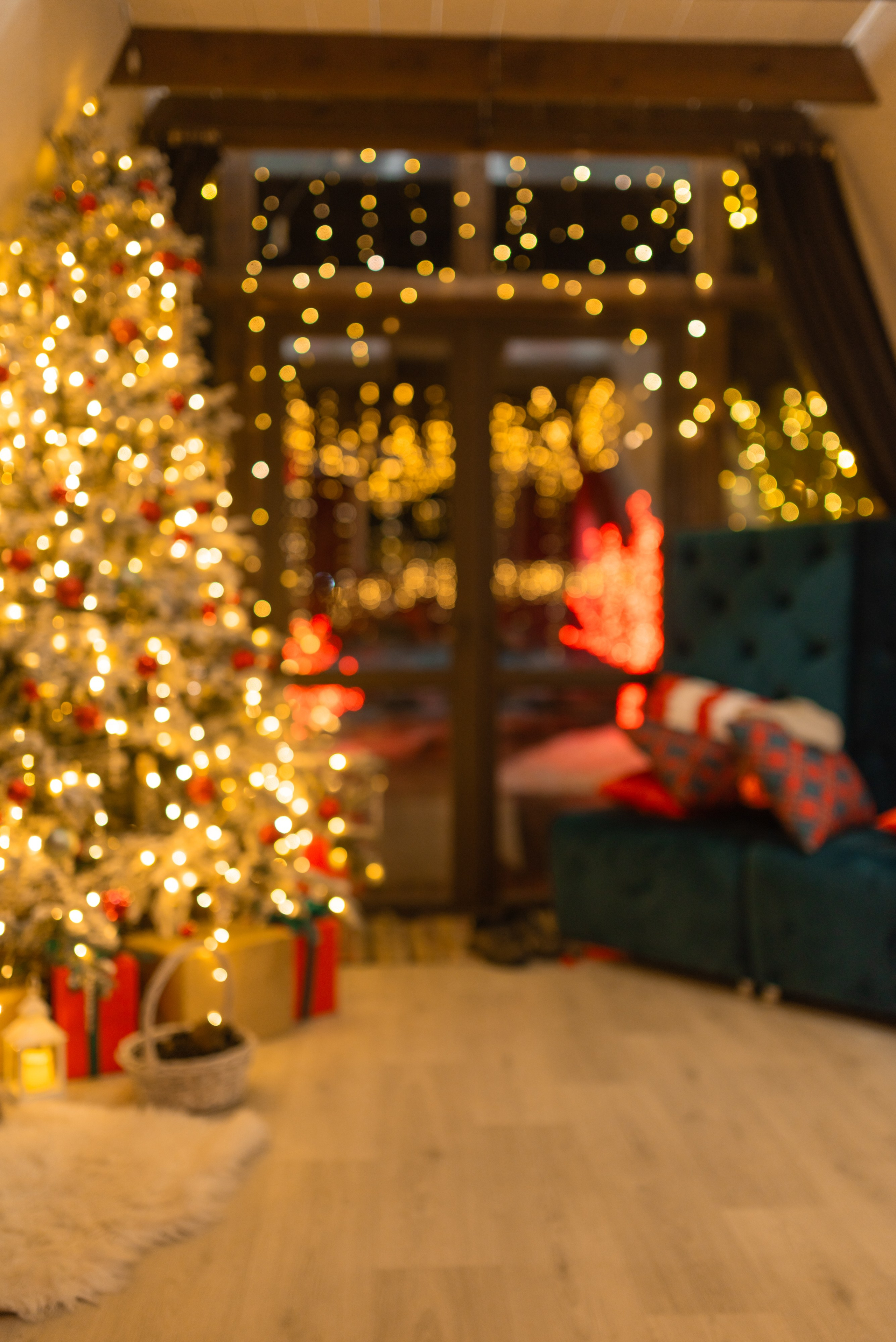 Новогодняя фотосессия для всей семьи в Иркутске Две красных кружки в новогодней атмосфере