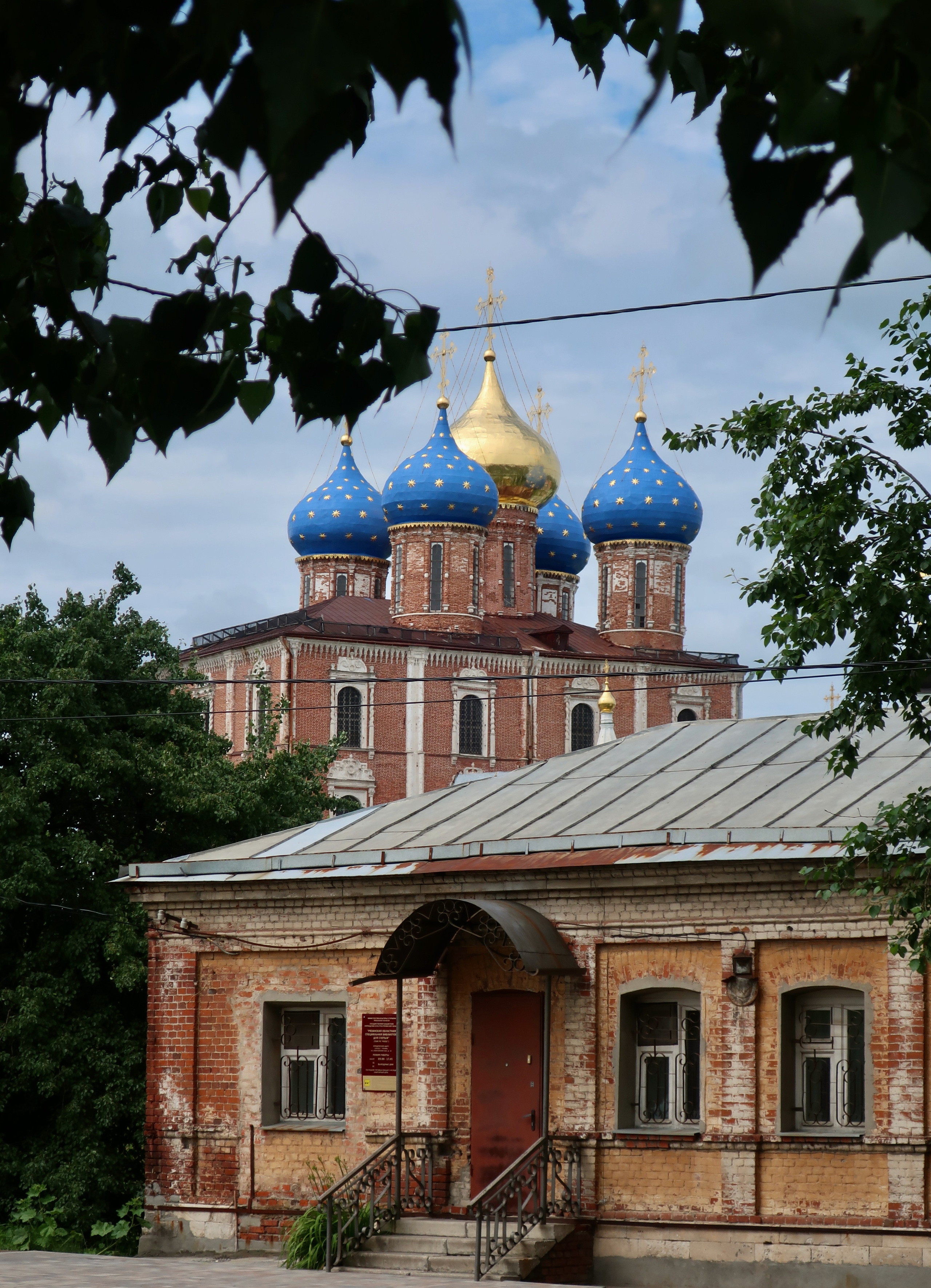Фотопрогулка по Рязани ч.1: Рязанский кремль, храмы, колокольня. Проект «Фотокладовка»: блог уличной фотографии в формате street photo