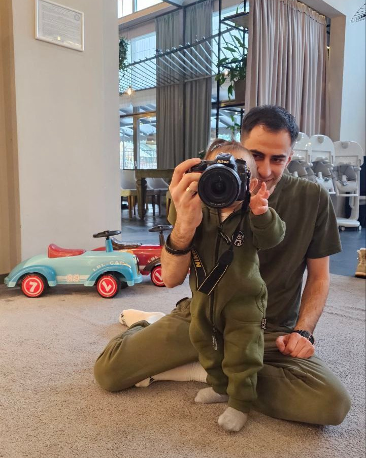 F/8 and be there — оказаться в нужном месте и поймать момент