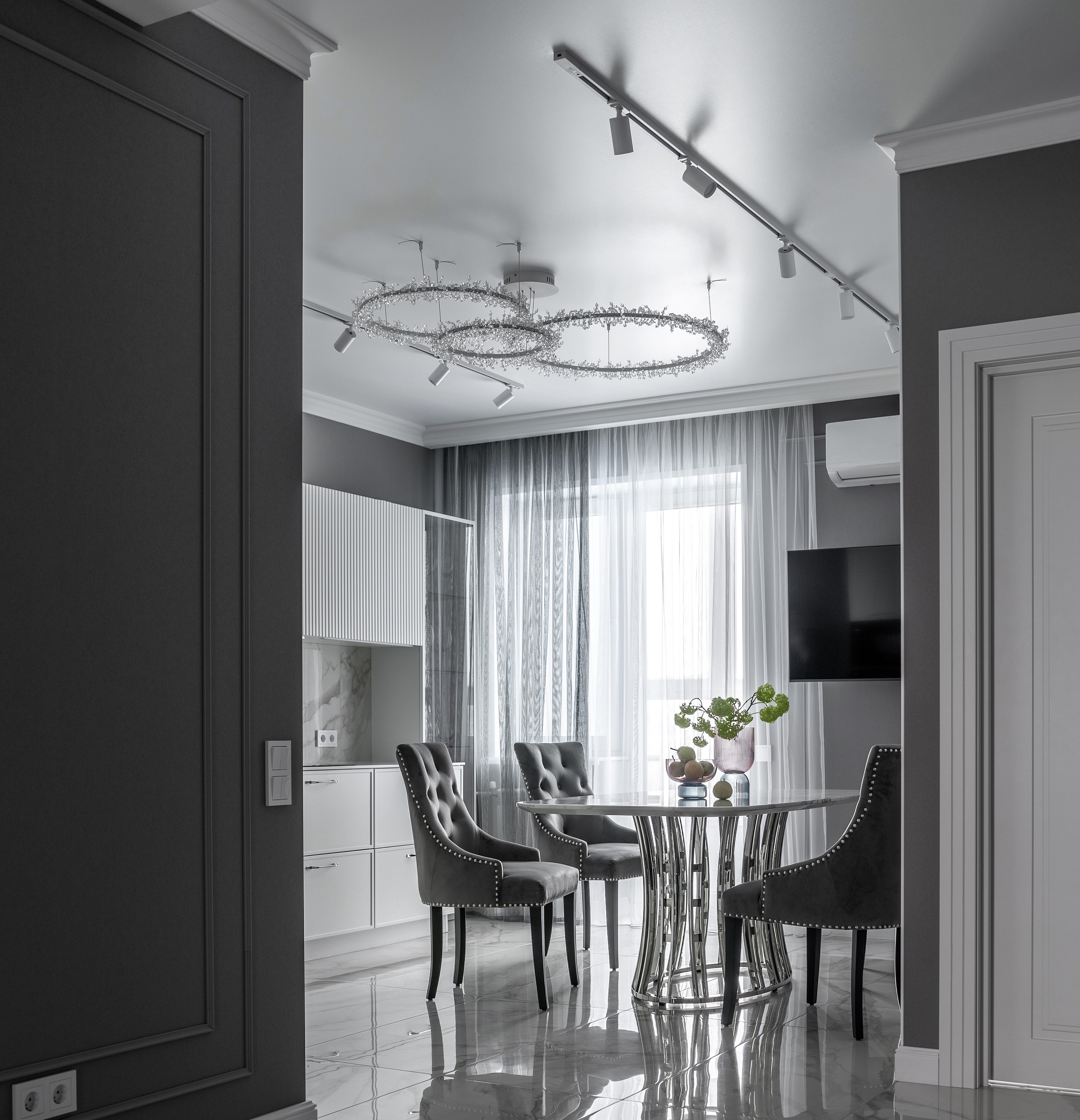 Татьяна Макарова - дизайнер интерьера. L. Deco интерьерный салон. Краски/обои/лепной декор