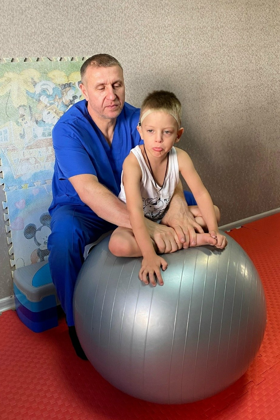 Специалист по адаптивной физкультуре Алексей Васильевич Ермаков