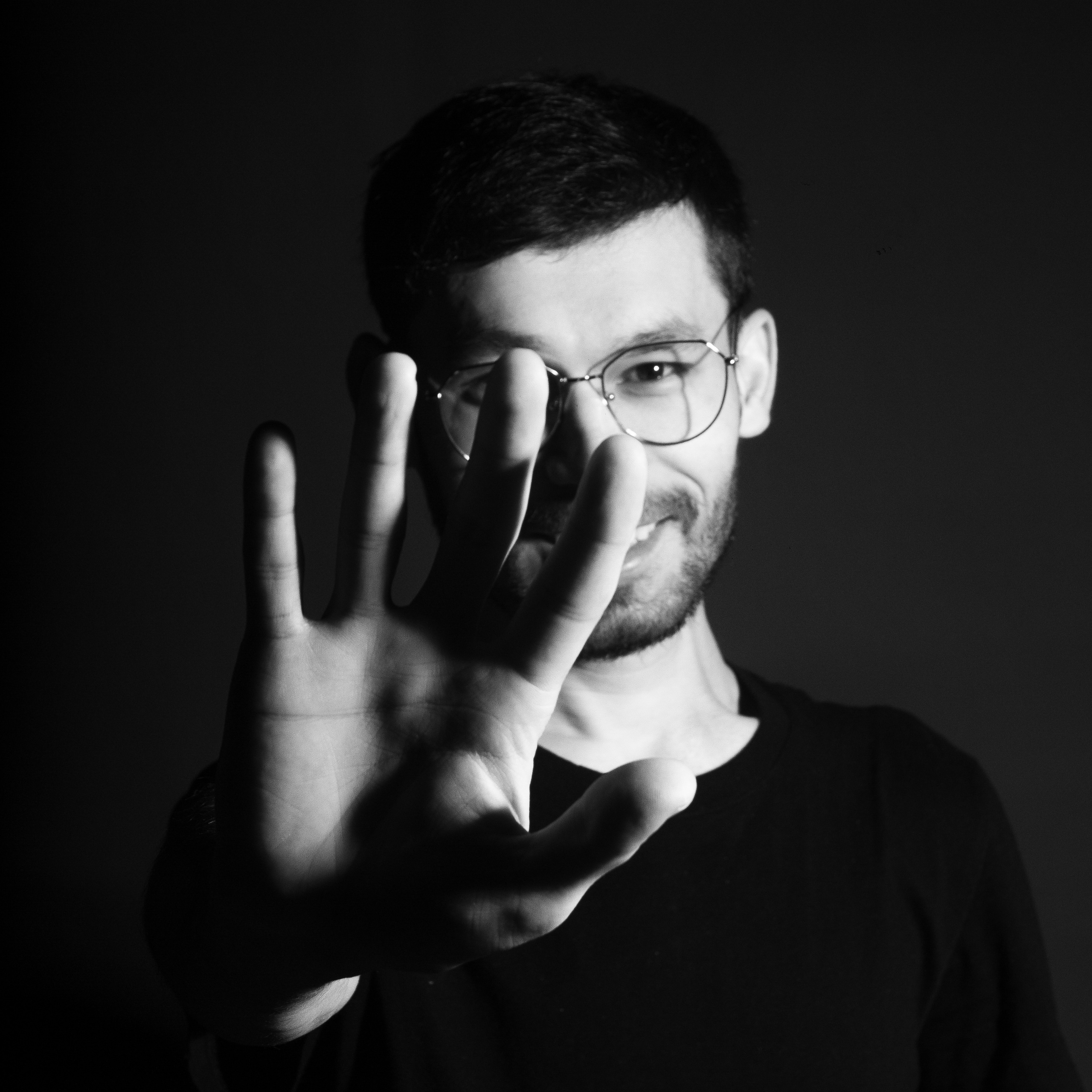 Контакты. Фотограф Насим Давлати, г. Москва