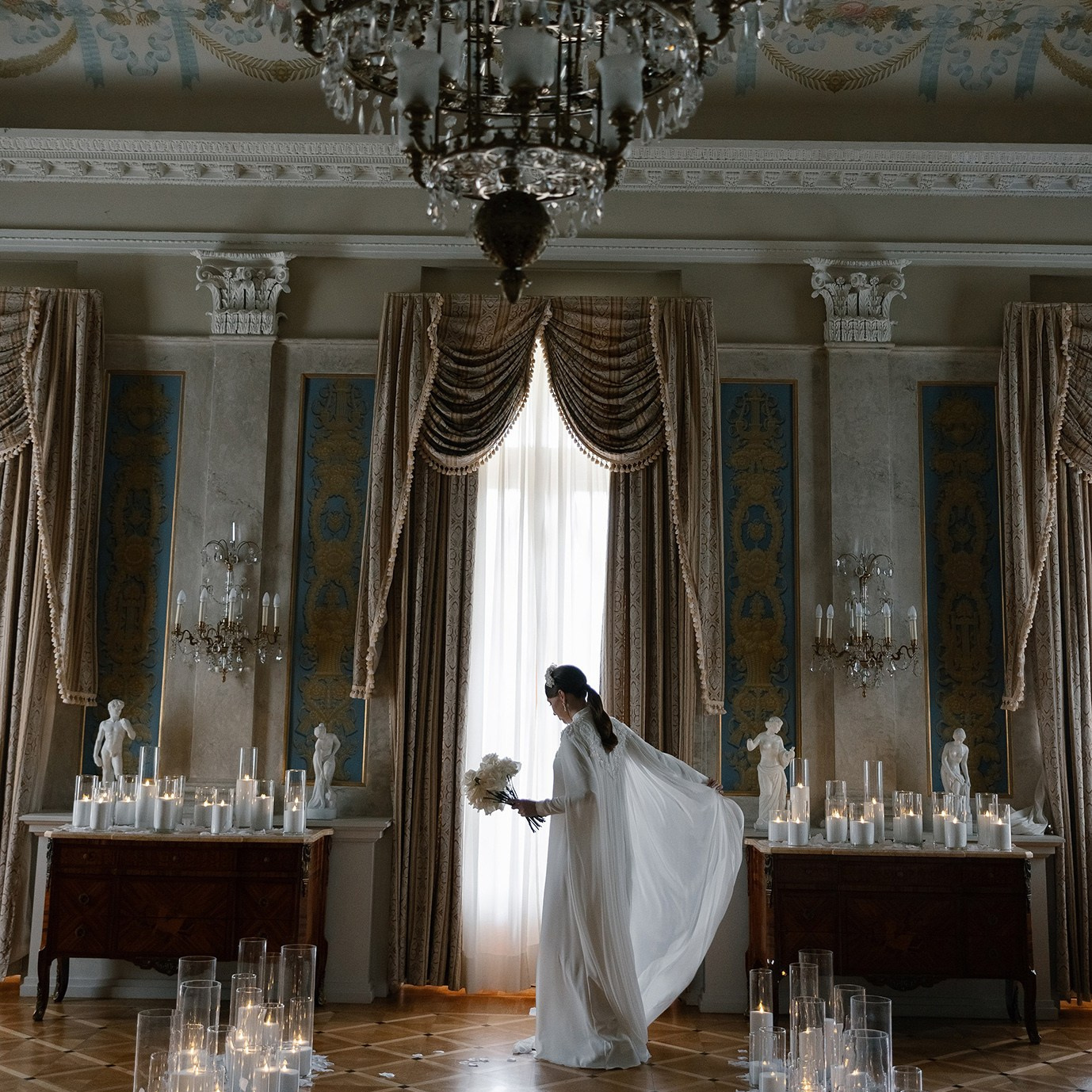 Женский портрет и фотосъемка беременности. Чувственная фотосессия, передающая красоту и нежность момента. Узнайте стоимость фотосессии и создайте незабываемые образы.