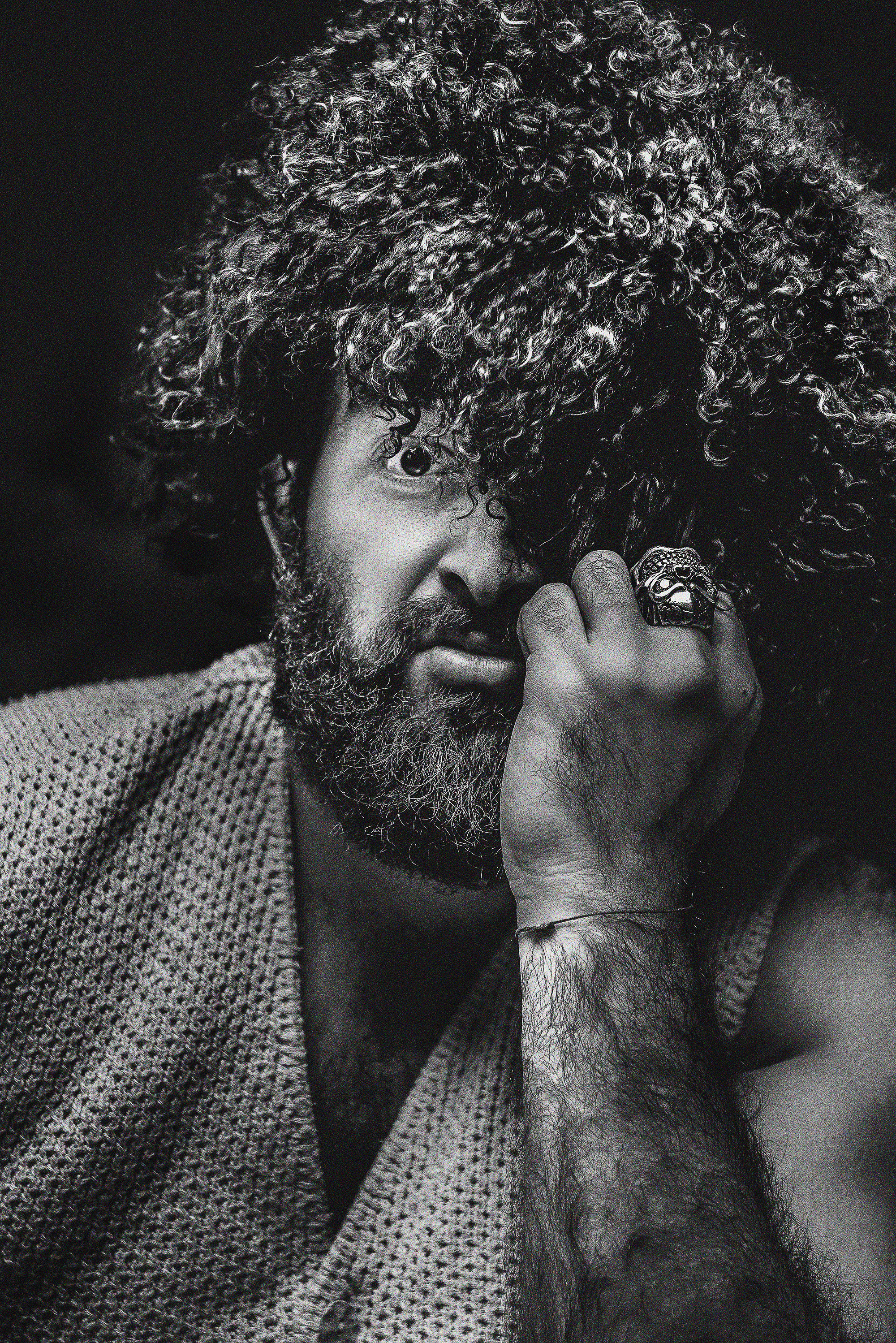 мужской портрет в студии. качёк. спортсмен