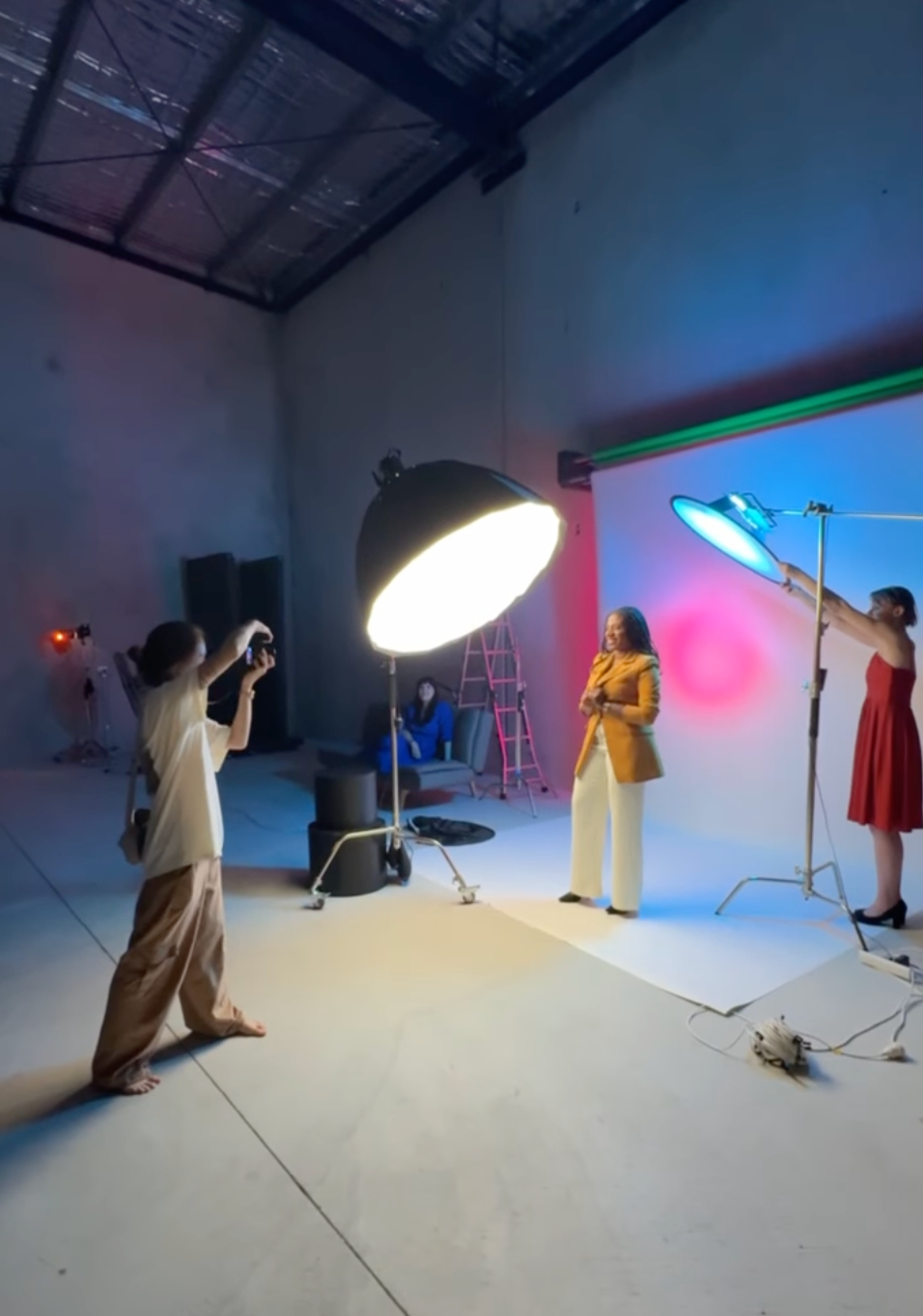 About me. Фотограф с цветным светом и оператор в Москве | Лиля Кичигина