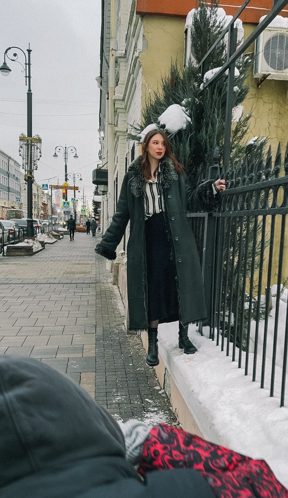 Фотосессия с еловыми ветками