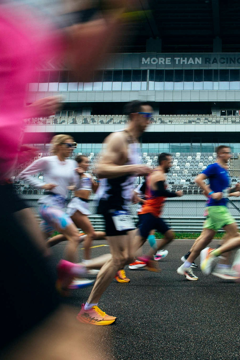 Спорт. Этап кубка мира по регби между командами России и Грузии. Фотограф из Сочи Михаил Мордасов фотографировал этот матч на стадионе в Сочи. 